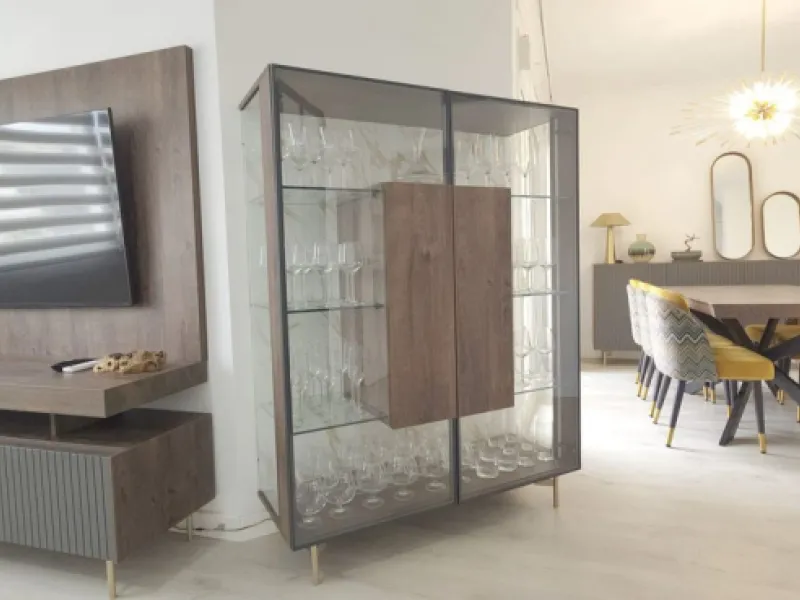 Bright and spacious penthouse located in one of Benalmádena's most desirable areas, just a short walk from the sea. The property offers a wonderful sense of comfort and light, featuring three bedrooms, two bathrooms, a renovated kitchen and a generous liv