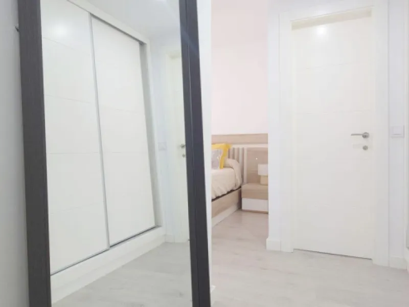 Bright and spacious penthouse located in one of Benalmádena's most desirable areas, just a short walk from the sea. The property offers a wonderful sense of comfort and light, featuring three bedrooms, two bathrooms, a renovated kitchen and a generous liv