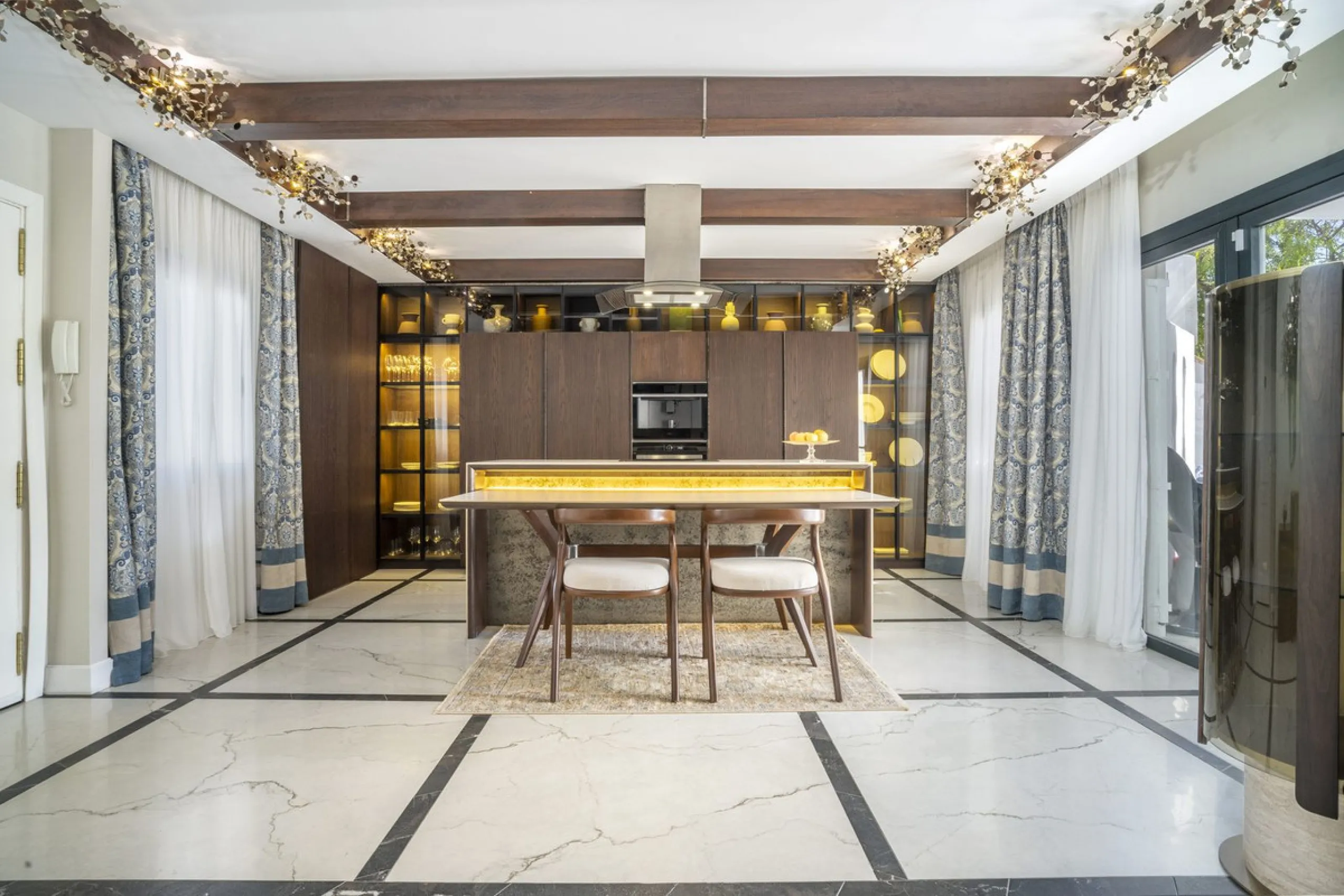 Stunning Fully Renovated Apartment in Los Naranjos complex – Walking Distance to Puerto Banús
