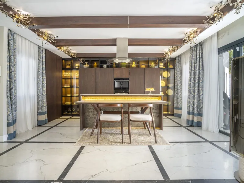 Stunning Fully Renovated Apartment in Los Naranjos complex – Walking Distance to Puerto Banús