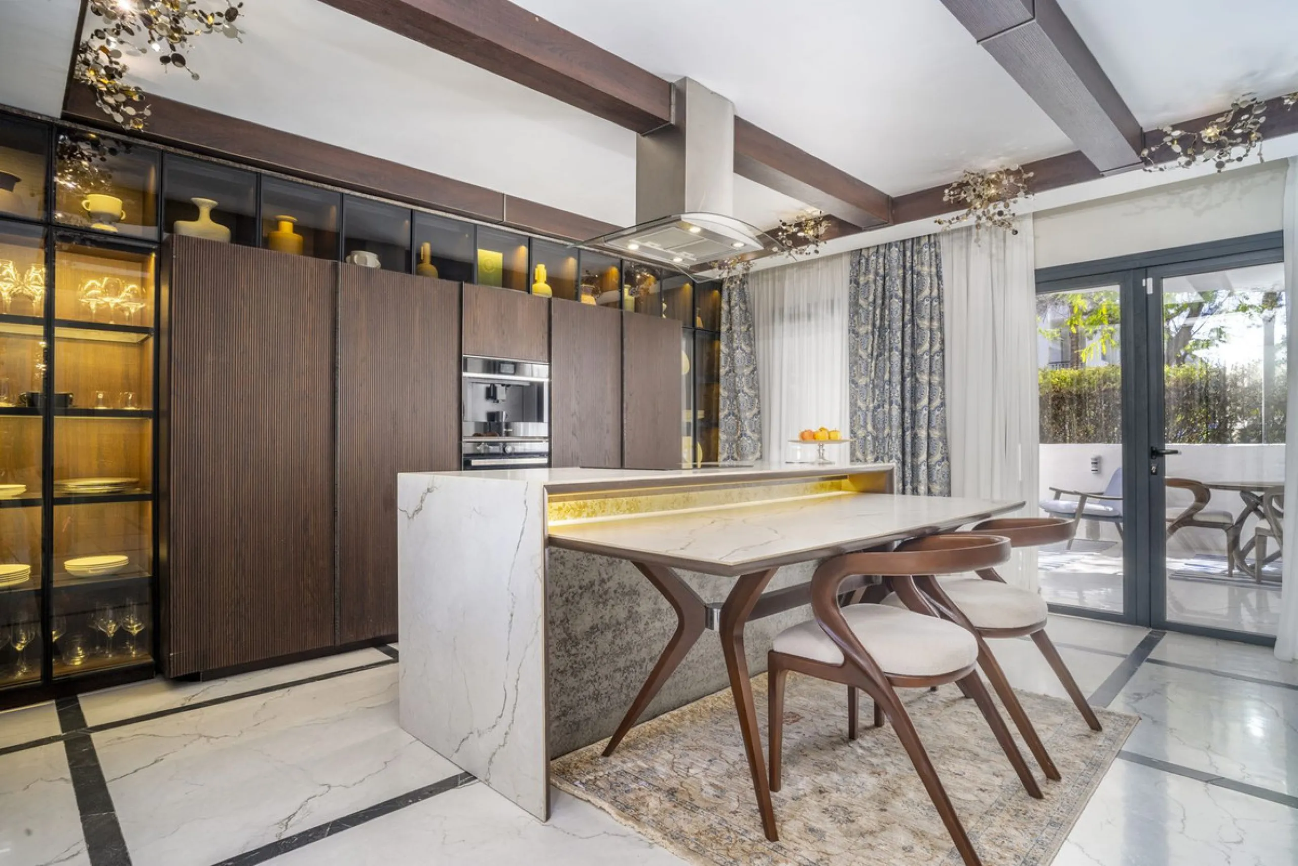 Stunning Fully Renovated Apartment in Los Naranjos complex – Walking Distance to Puerto Banús