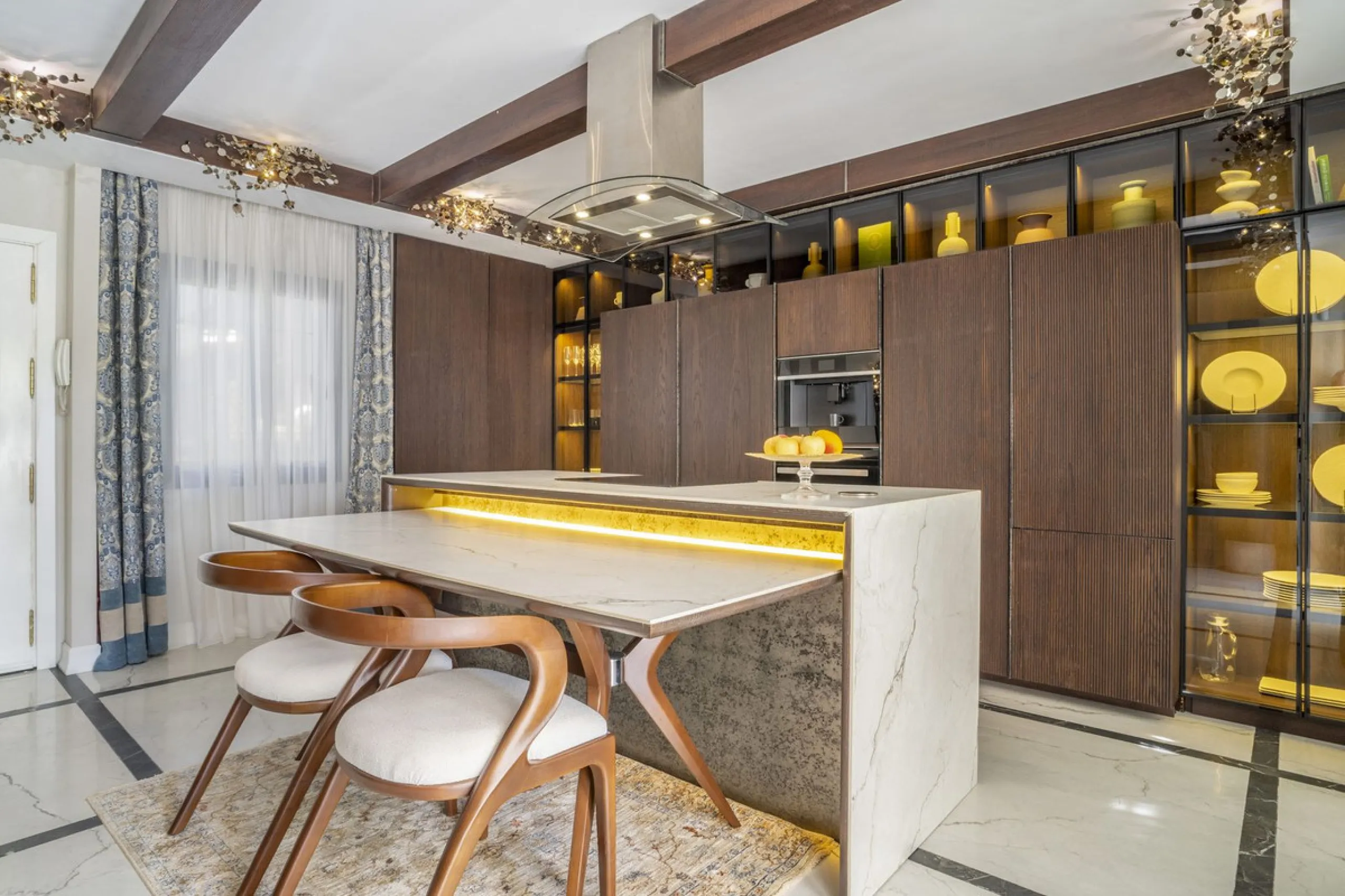 Stunning Fully Renovated Apartment in Los Naranjos complex – Walking Distance to Puerto Banús