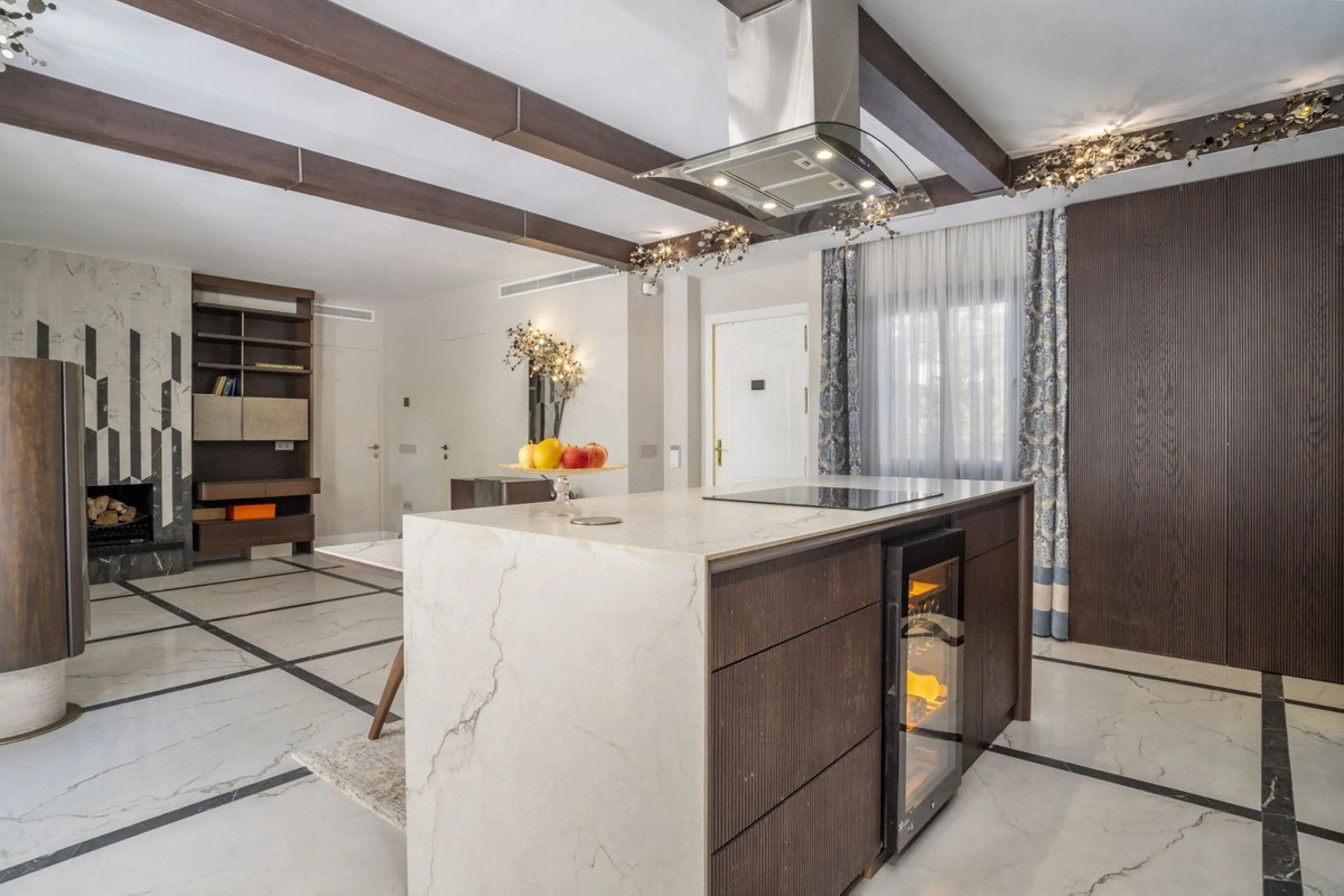 Stunning Fully Renovated Apartment in Los Naranjos complex – Walking Distance to Puerto Banús