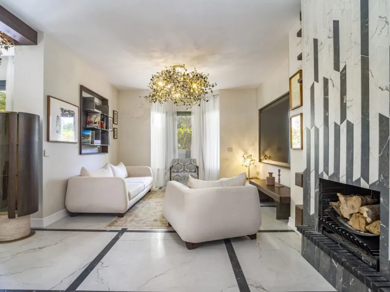 Stunning Fully Renovated Apartment in Los Naranjos complex – Walking Distance to Puerto Banús