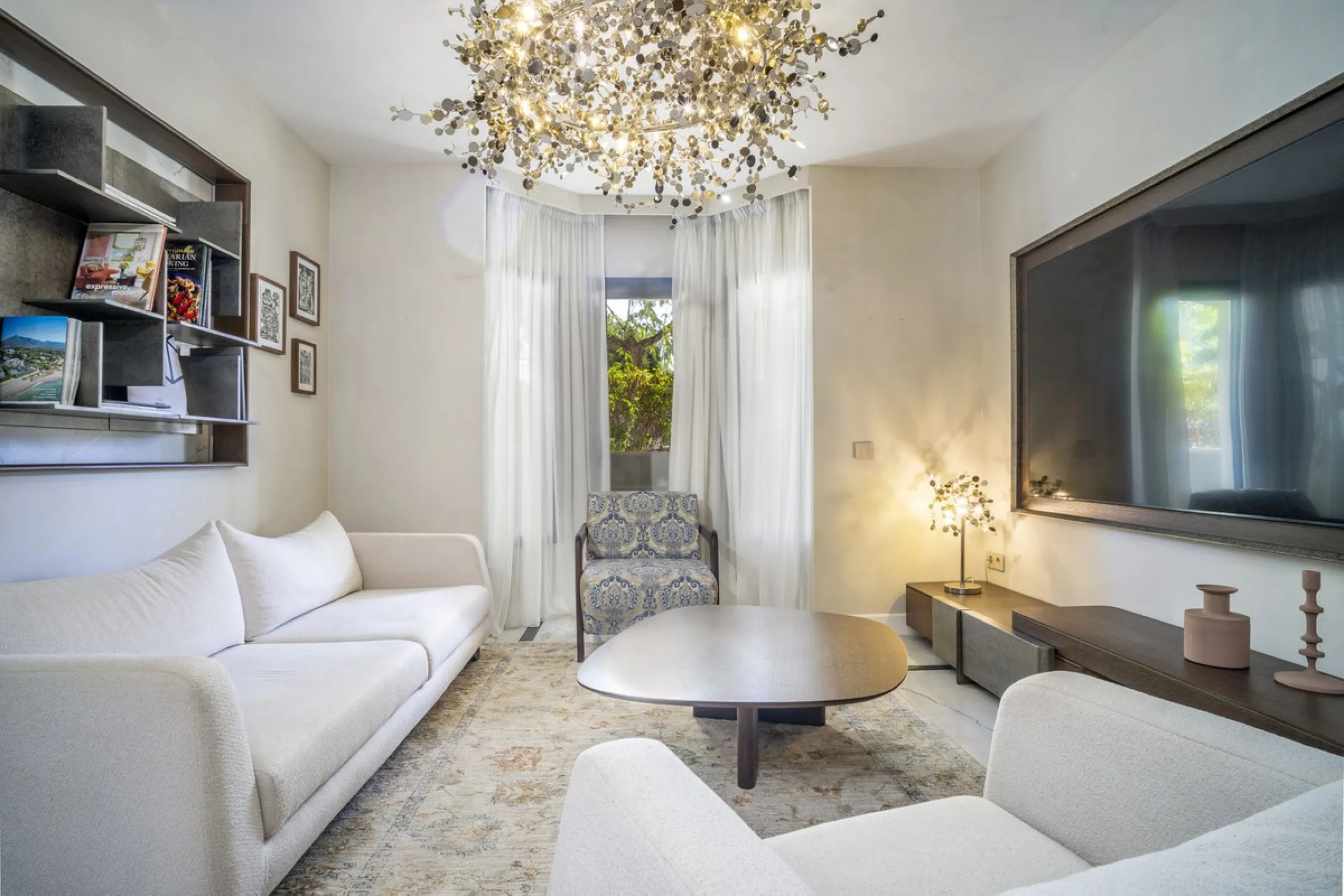 Stunning Fully Renovated Apartment in Los Naranjos complex – Walking Distance to Puerto Banús