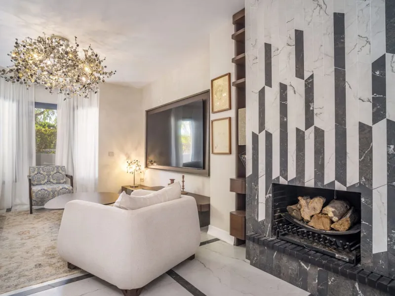 Stunning Fully Renovated Apartment in Los Naranjos complex – Walking Distance to Puerto Banús