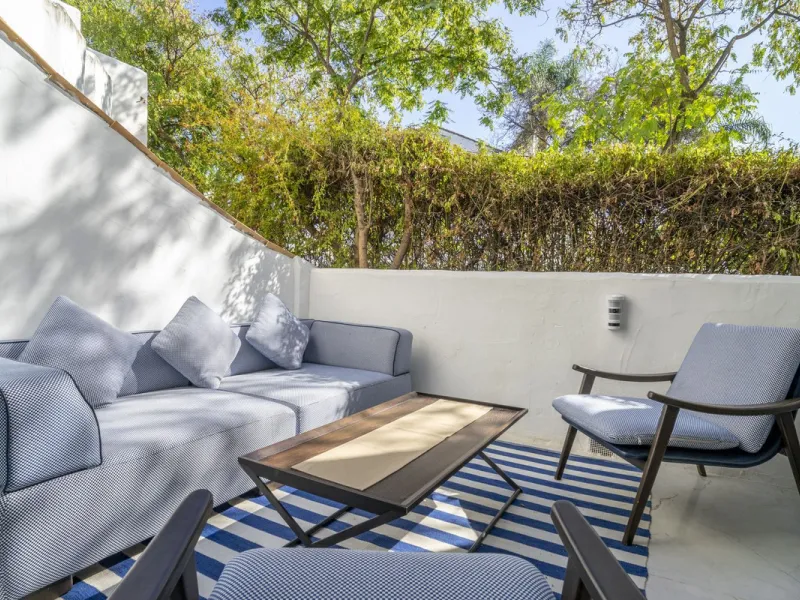 Stunning Fully Renovated Apartment in Los Naranjos complex – Walking Distance to Puerto Banús