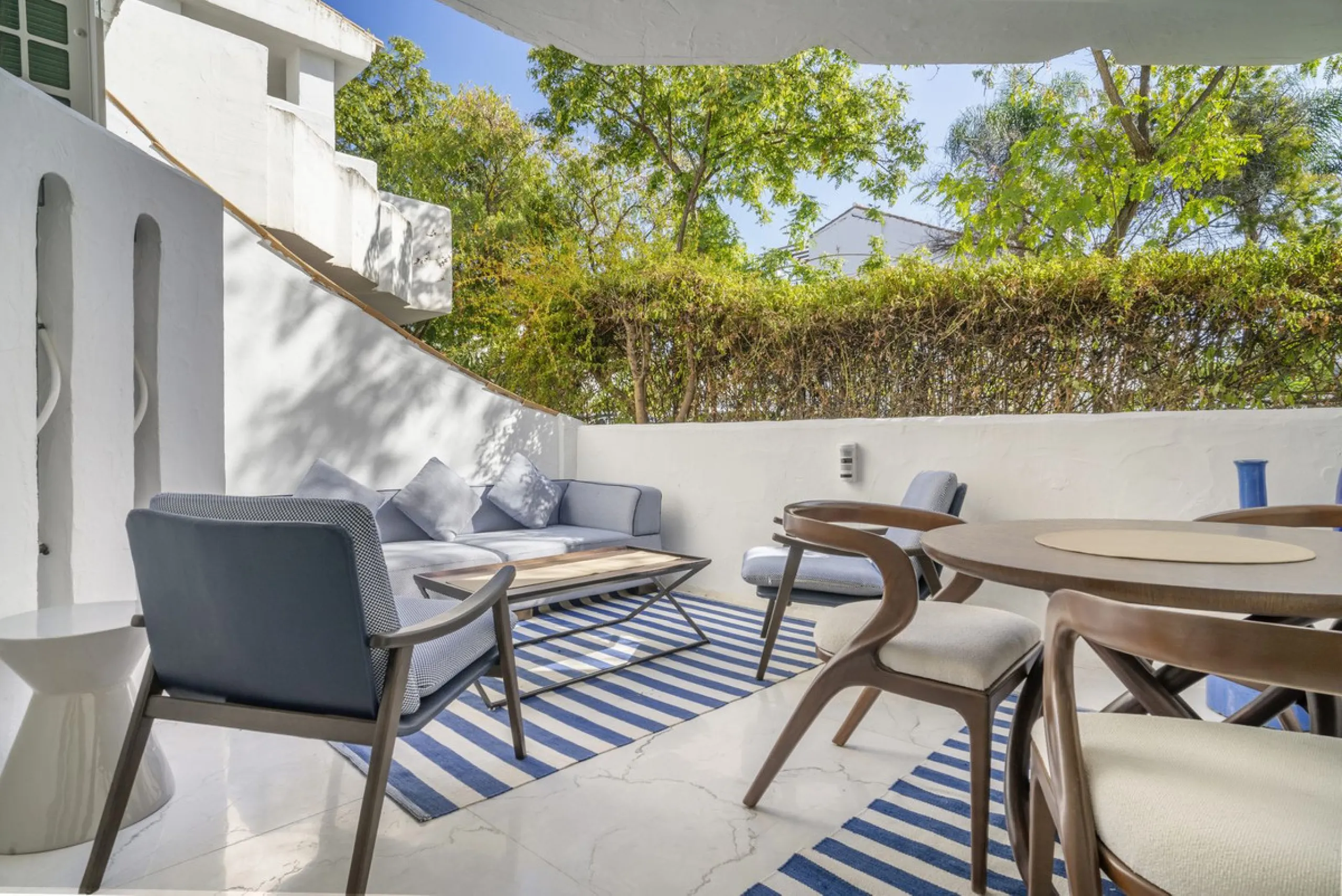 Stunning Fully Renovated Apartment in Los Naranjos complex – Walking Distance to Puerto Banús