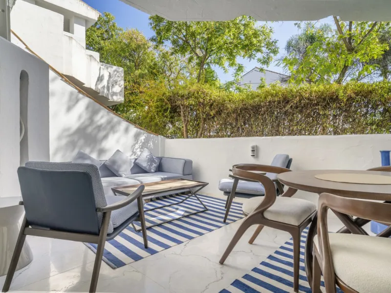 Stunning Fully Renovated Apartment in Los Naranjos complex – Walking Distance to Puerto Banús