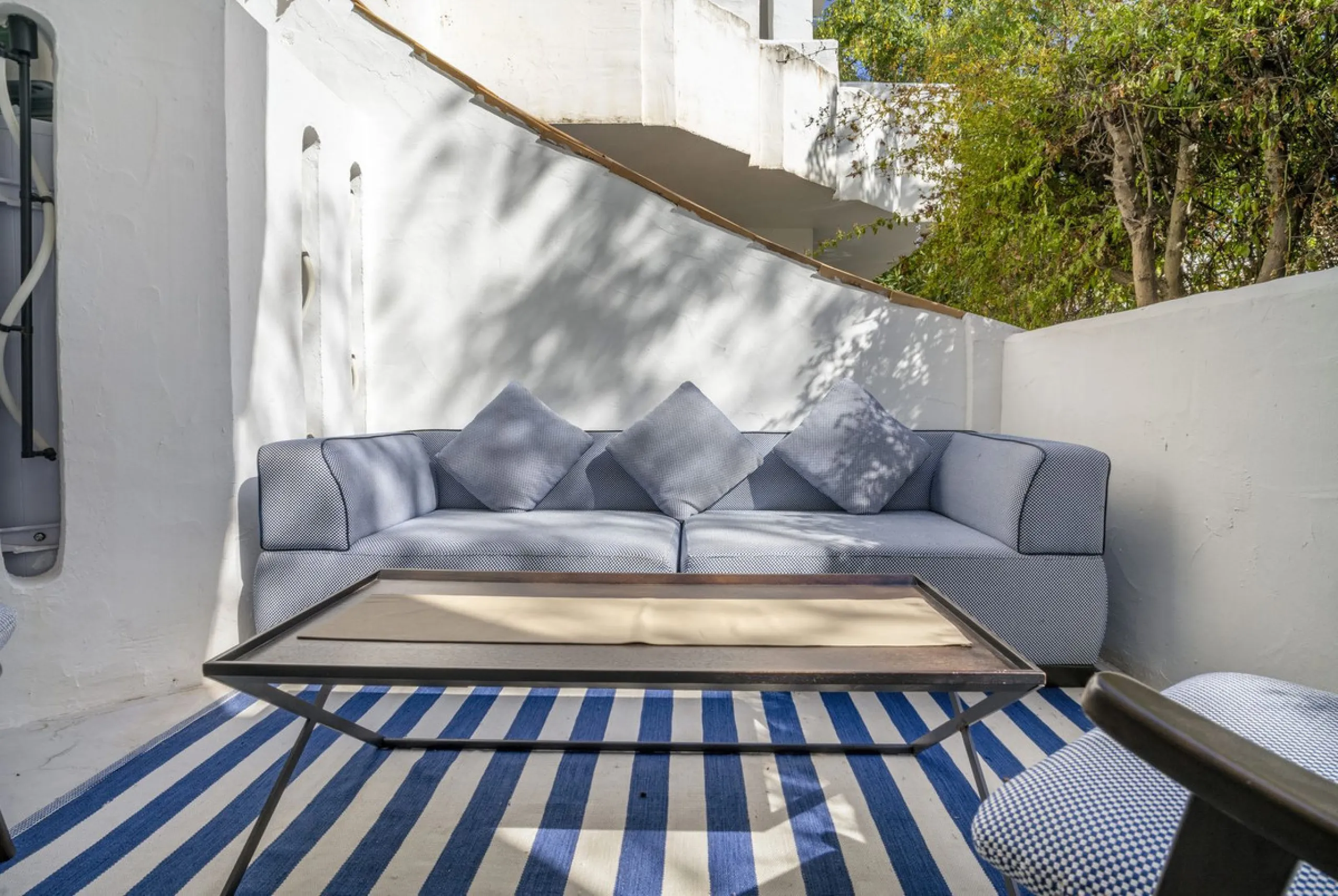Stunning Fully Renovated Apartment in Los Naranjos complex – Walking Distance to Puerto Banús