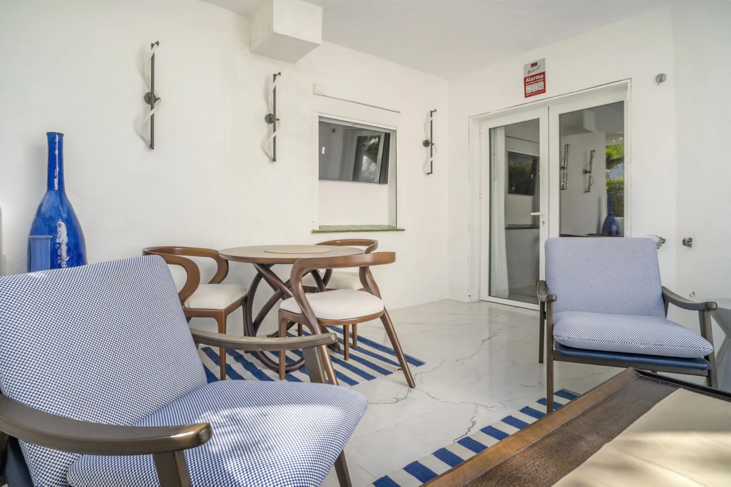 Stunning Fully Renovated Apartment in Los Naranjos complex – Walking Distance to Puerto Banús