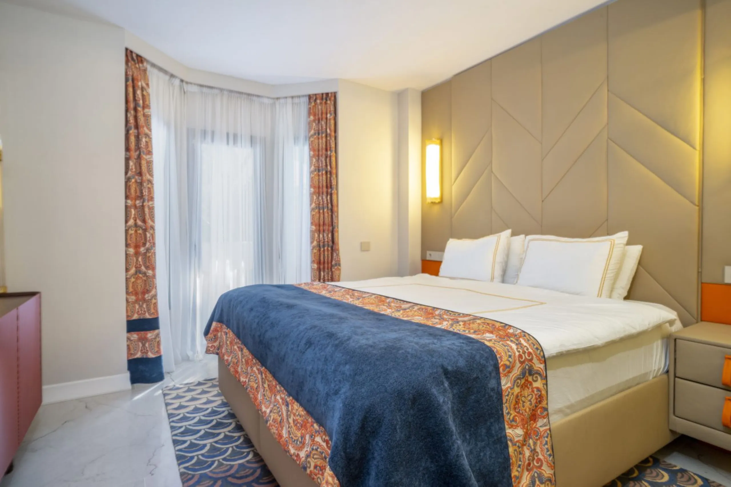 Stunning Fully Renovated Apartment in Los Naranjos complex – Walking Distance to Puerto Banús