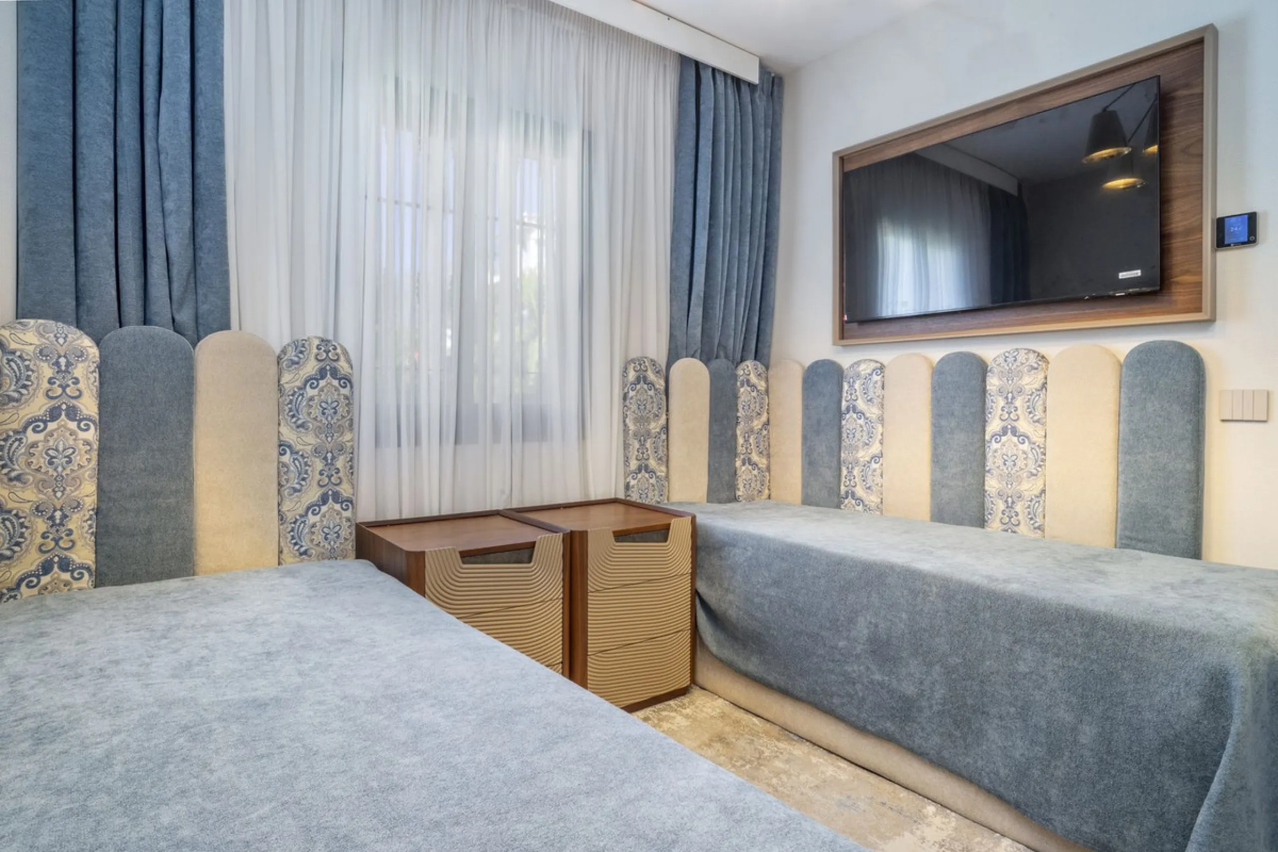 Stunning Fully Renovated Apartment in Los Naranjos complex – Walking Distance to Puerto Banús