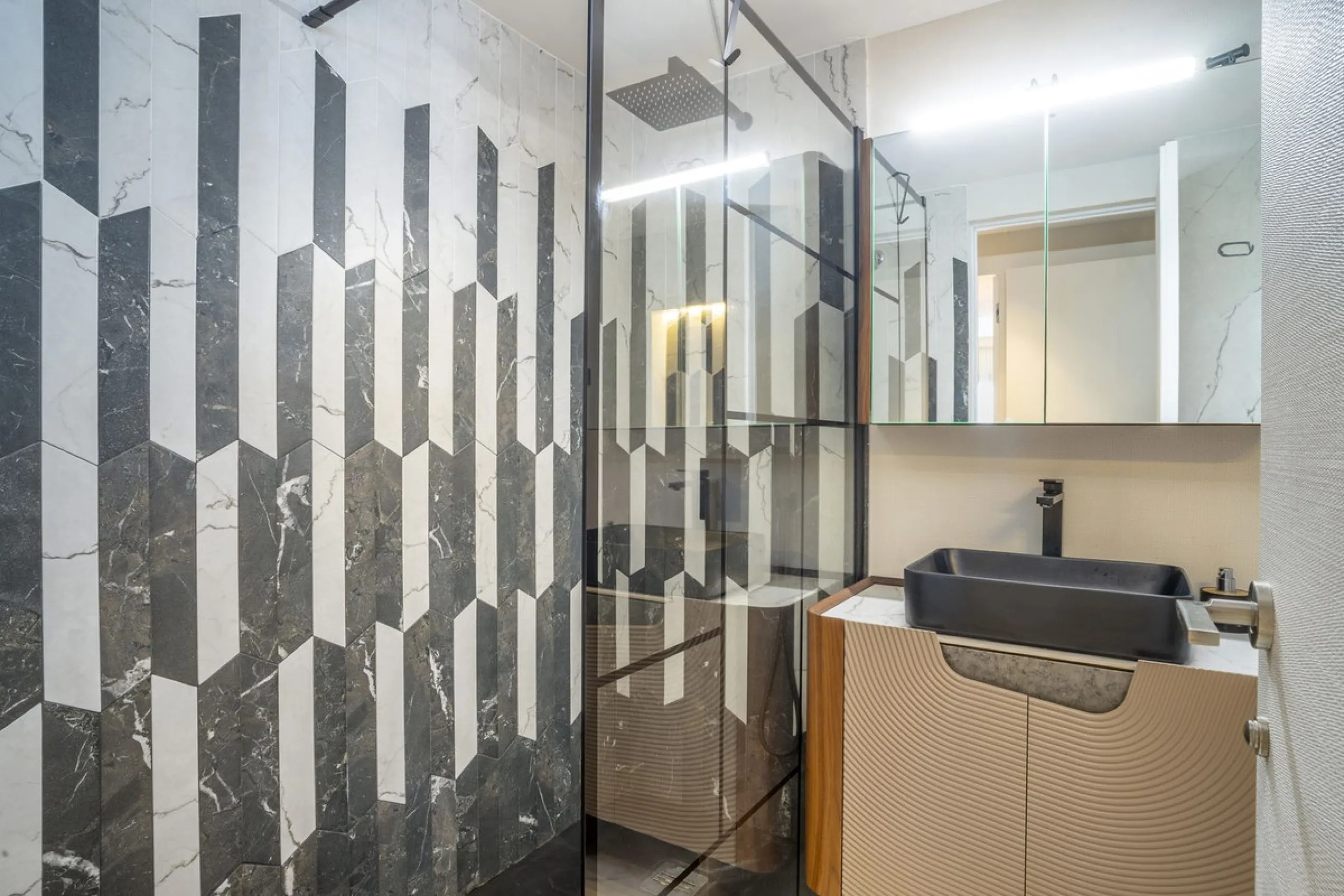 Stunning Fully Renovated Apartment in Los Naranjos complex – Walking Distance to Puerto Banús