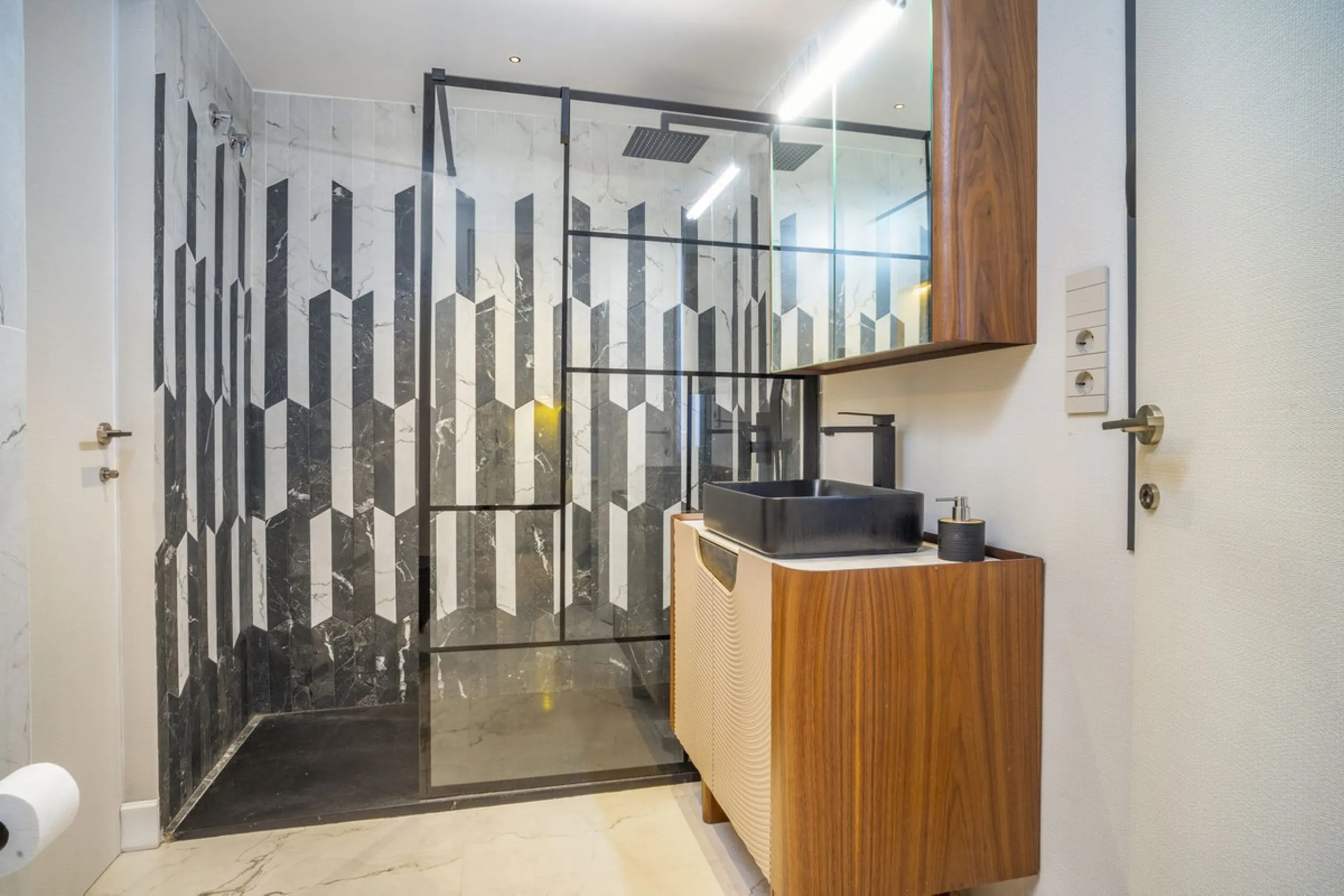 Stunning Fully Renovated Apartment in Los Naranjos complex – Walking Distance to Puerto Banús