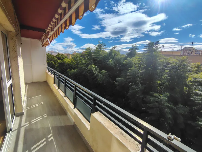 Central top floor apartment in Fuengirola.