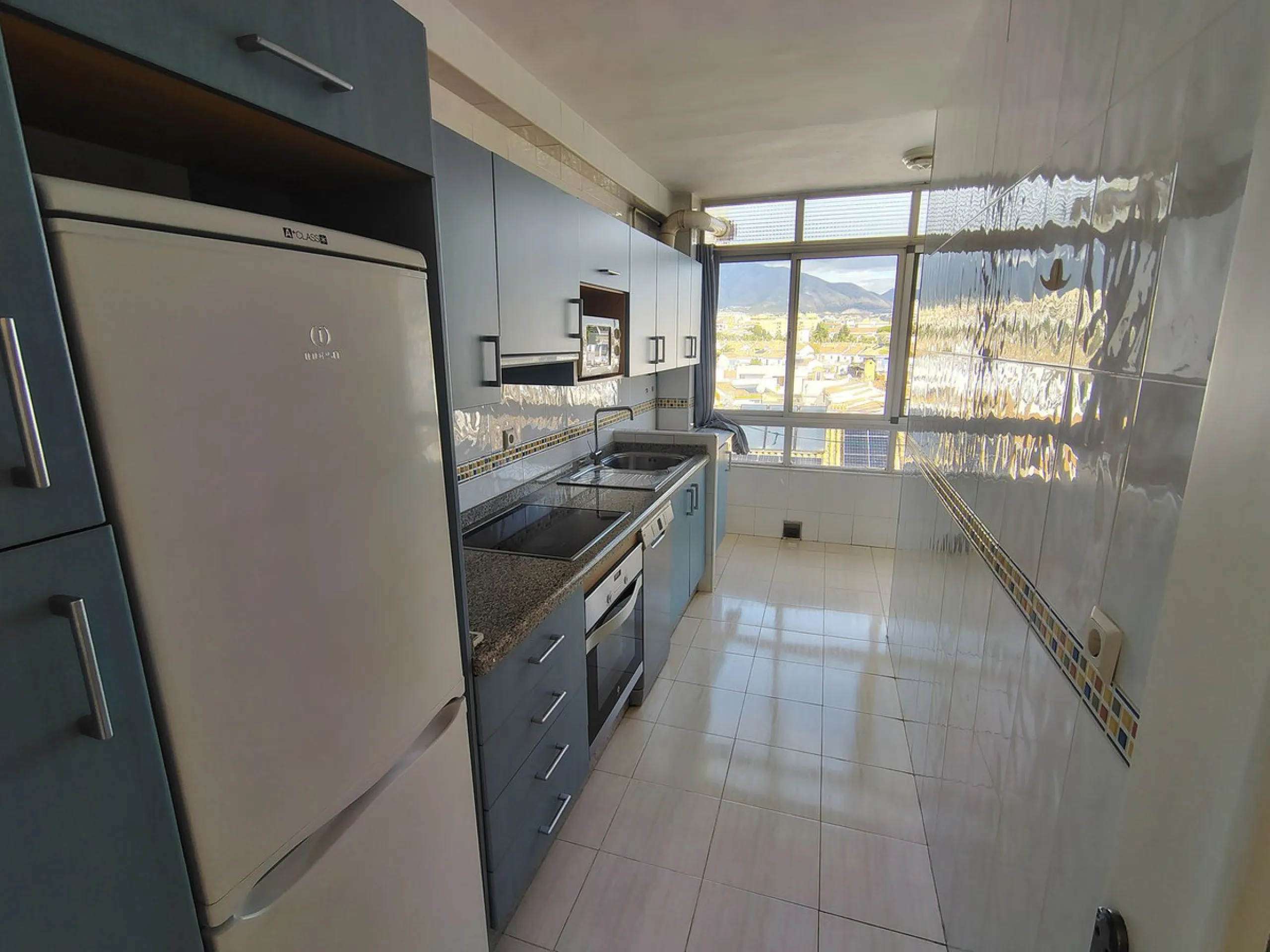 Central top floor apartment in Fuengirola.