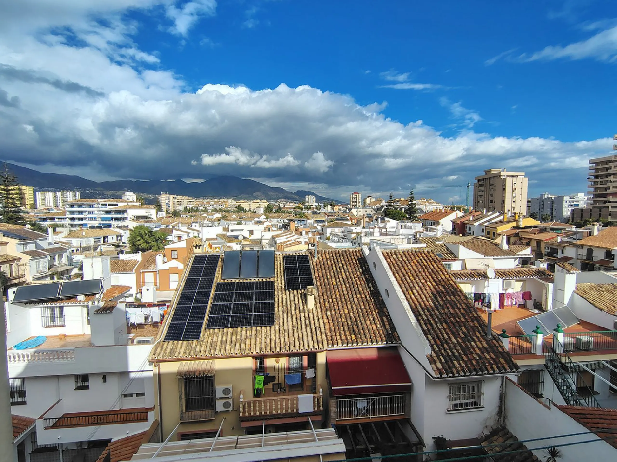 Central top floor apartment in Fuengirola.