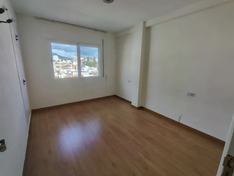 Central top floor apartment in Fuengirola.