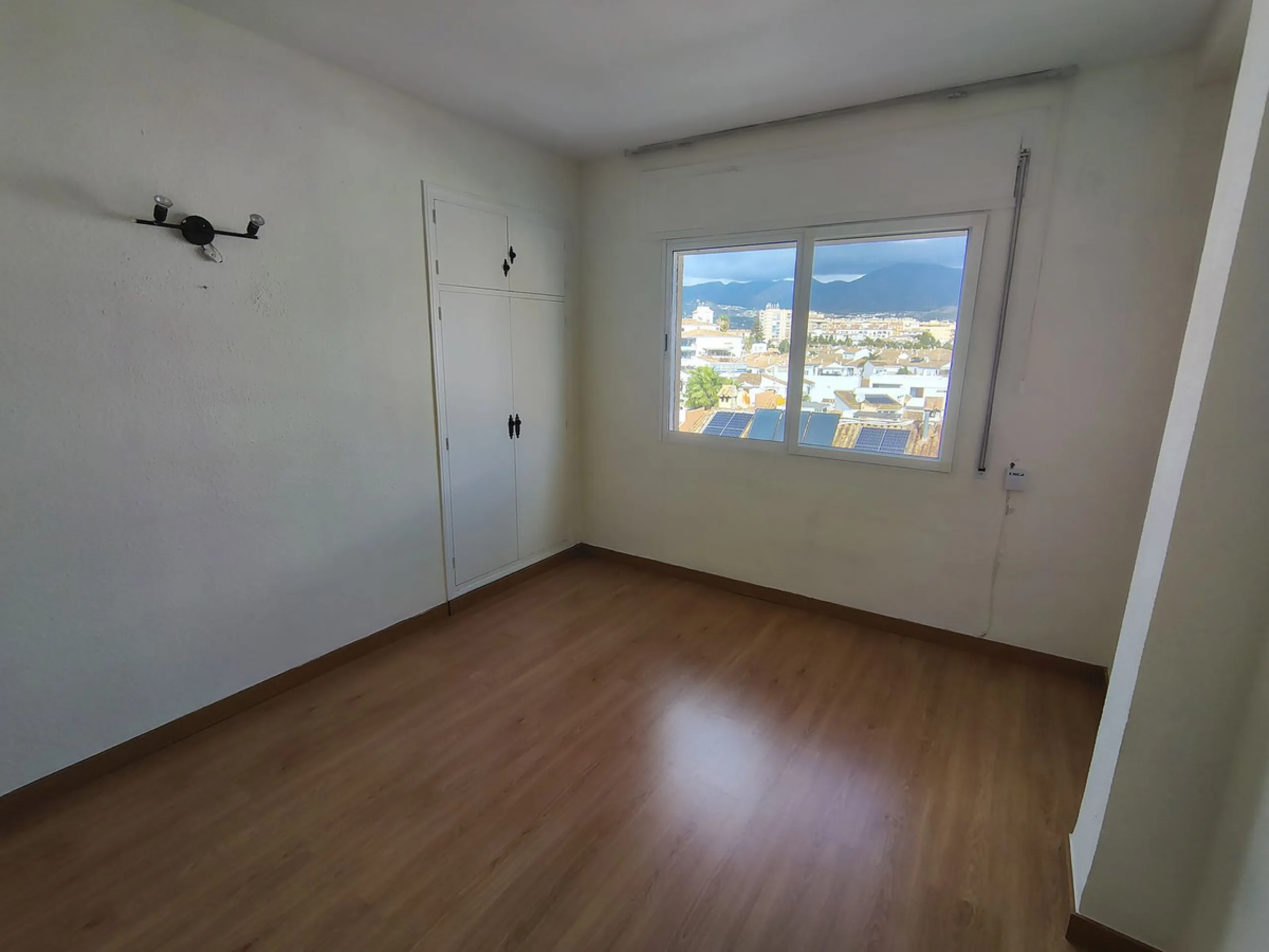 Central top floor apartment in Fuengirola.