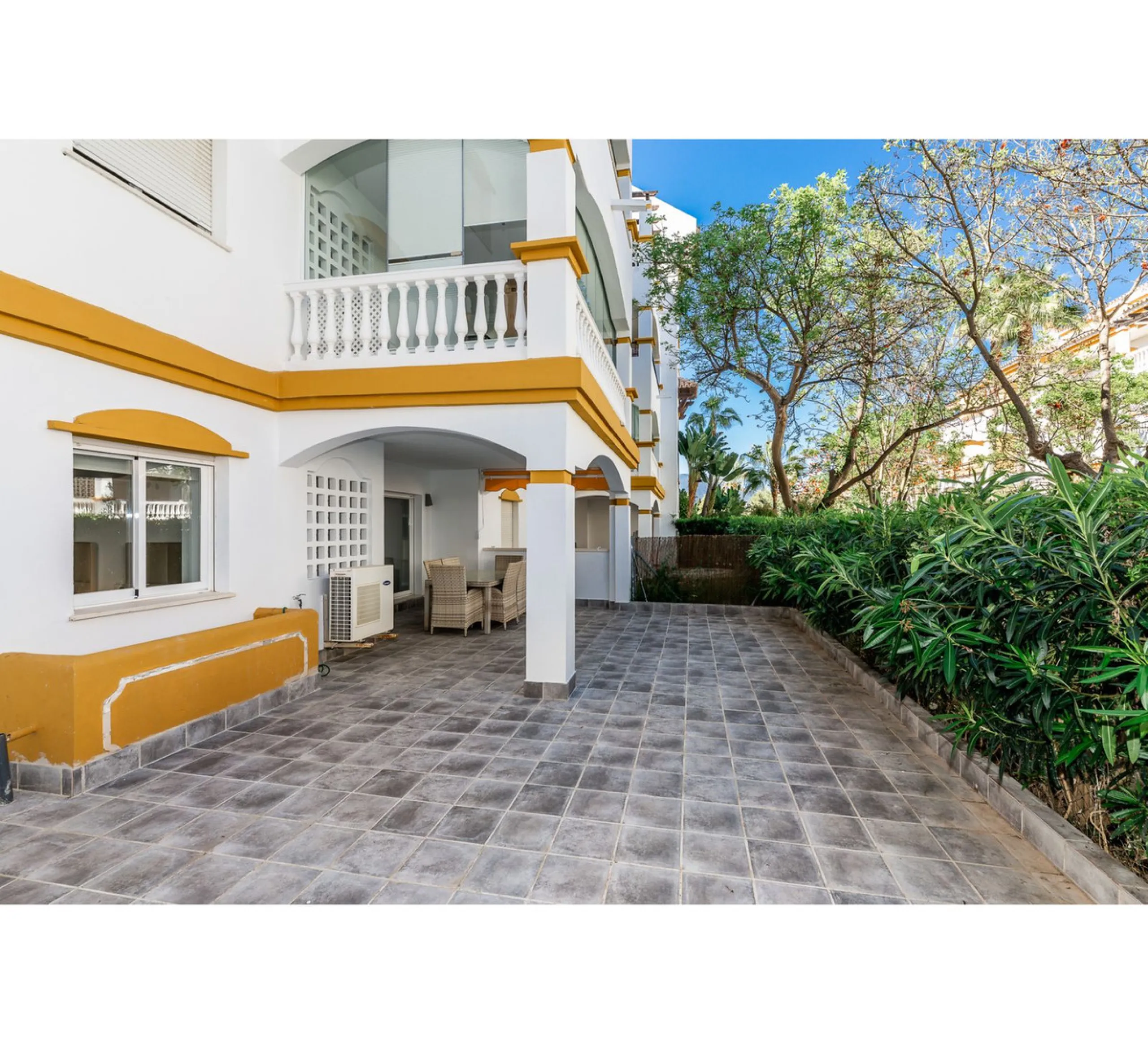 Apartment - Ground Floor Apartment в продаже в Marbella, Málaga. В доме 2 спален и 2 ванных комнат. Площадь дома 90 м²