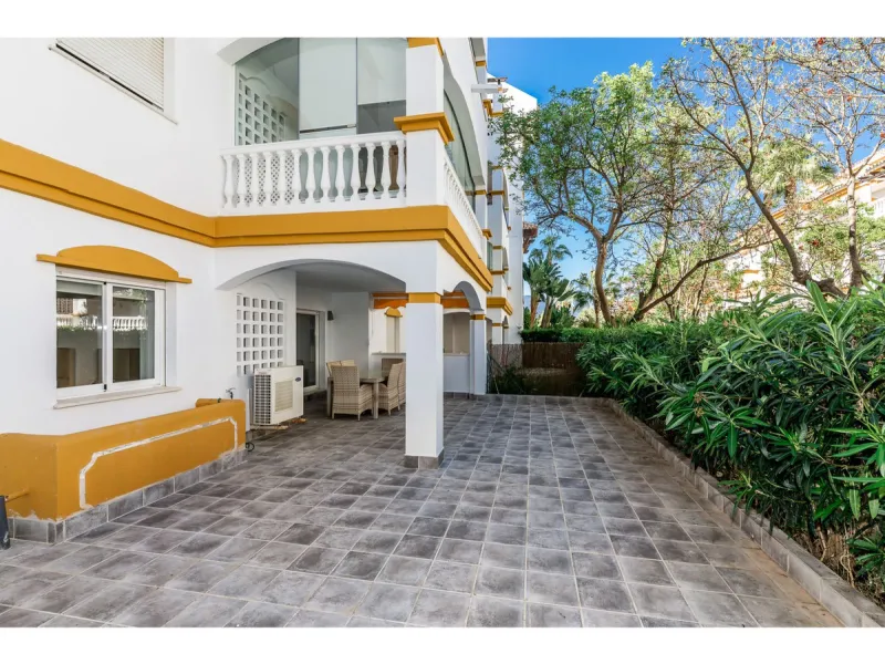 Apartment - Ground Floor Apartment в продаже в Marbella, Málaga. В доме 2 спален и 2 ванных комнат. Площадь дома 90 м²