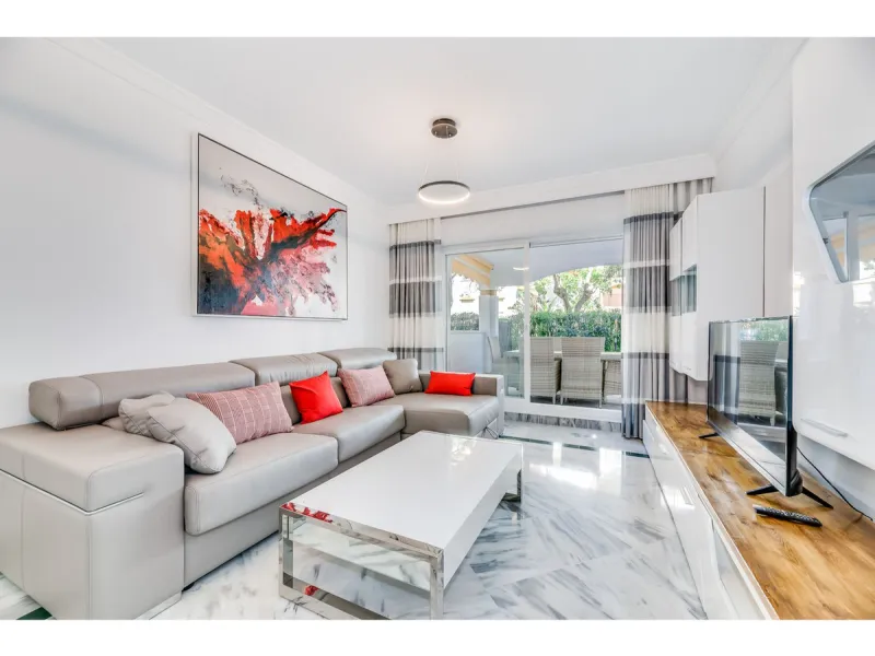 Apartment - Ground Floor Apartment в продаже в Marbella, Málaga. В доме 2 спален и 2 ванных комнат. Площадь дома 90 м²