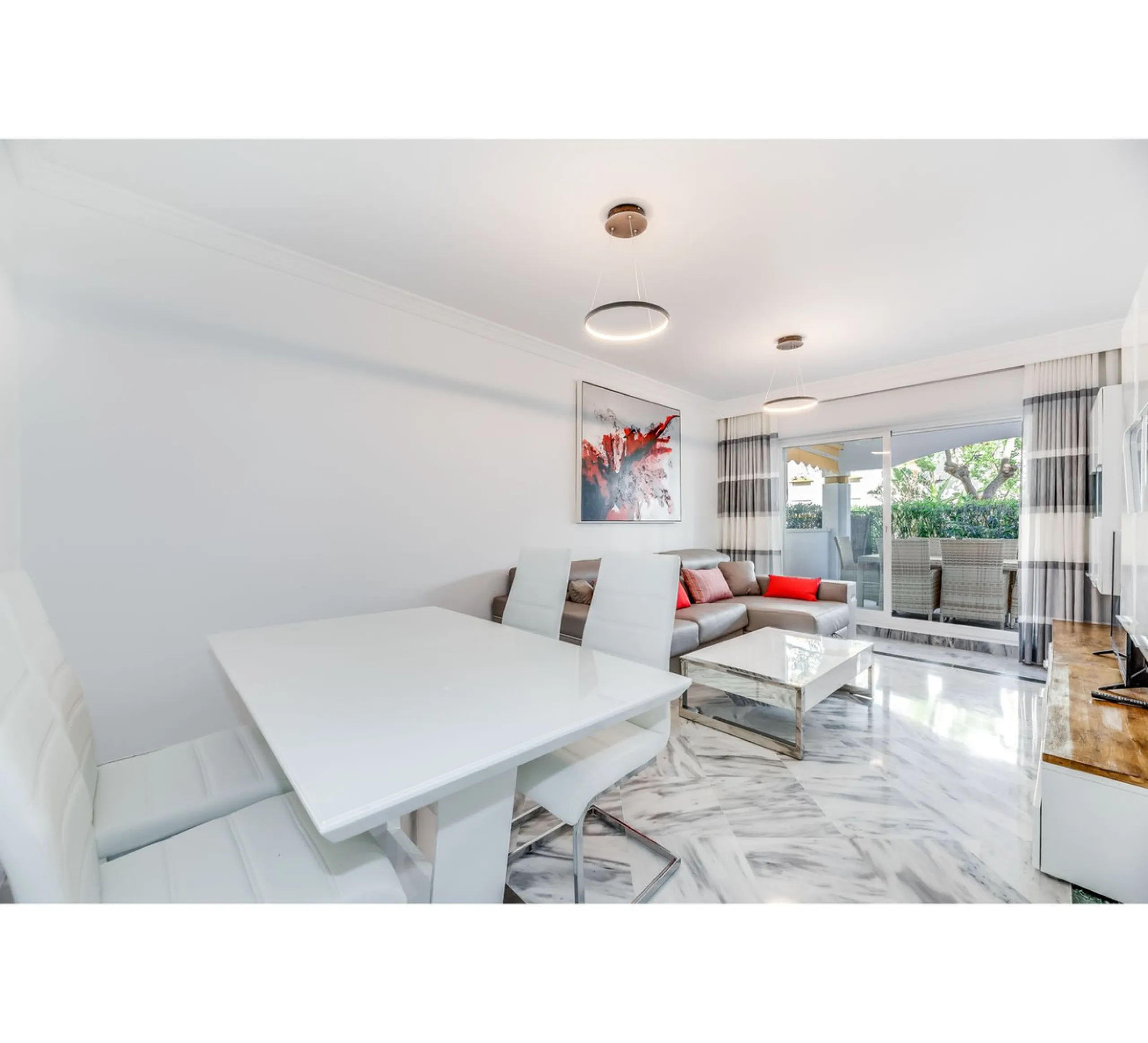 Apartment - Ground Floor Apartment в продаже в Marbella, Málaga. В доме 2 спален и 2 ванных комнат. Площадь дома 90 м²
