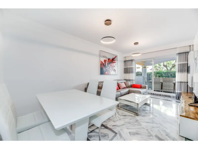 Apartment - Ground Floor Apartment в продаже в Marbella, Málaga. В доме 2 спален и 2 ванных комнат. Площадь дома 90 м²