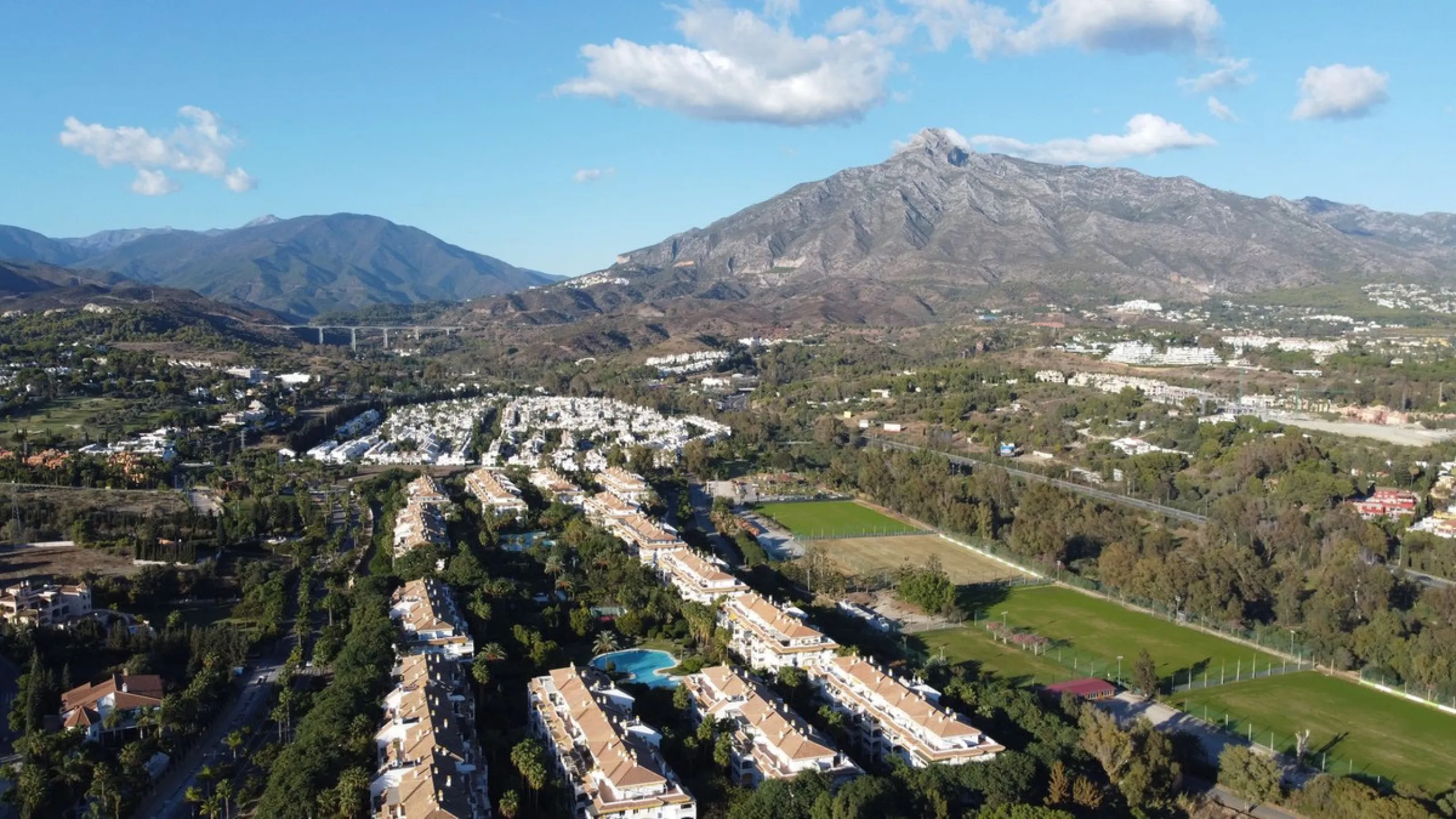 Apartment - Ground Floor Apartment в продаже в Marbella, Málaga. В доме 2 спален и 2 ванных комнат. Площадь дома 90 м²