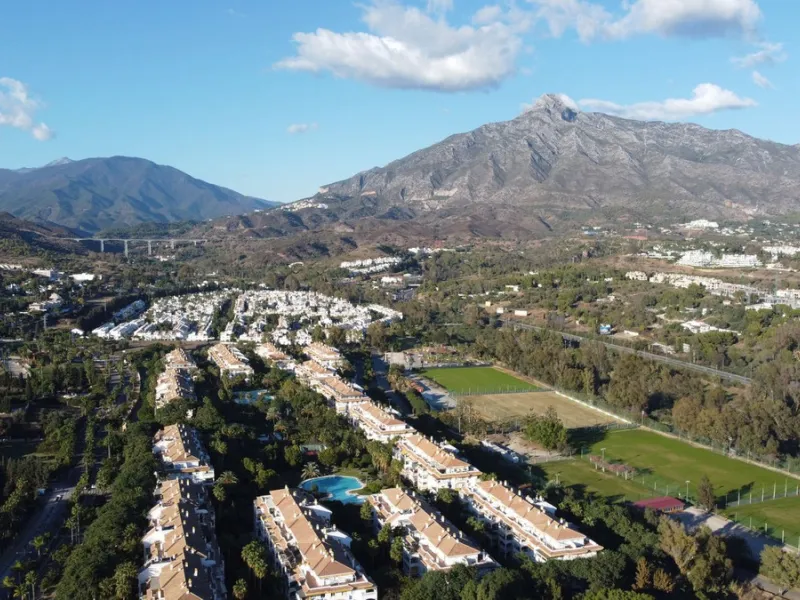 Apartment - Ground Floor Apartment в продаже в Marbella, Málaga. В доме 2 спален и 2 ванных комнат. Площадь дома 90 м²