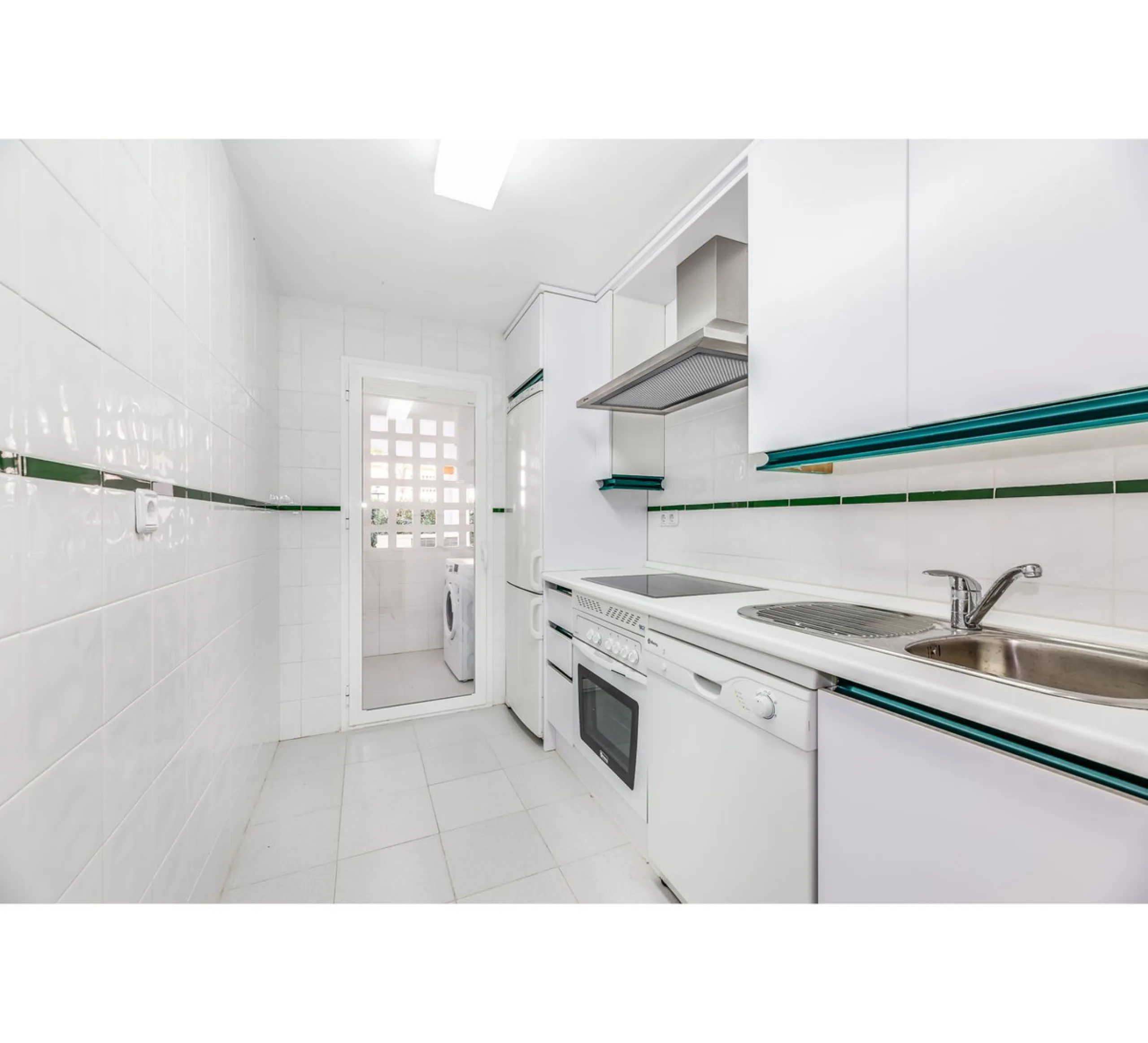 Apartment - Ground Floor Apartment в продаже в Marbella, Málaga. В доме 2 спален и 2 ванных комнат. Площадь дома 90 м²