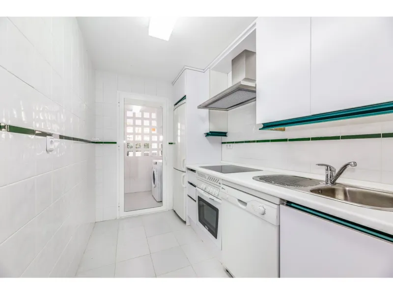 Apartment - Ground Floor Apartment в продаже в Marbella, Málaga. В доме 2 спален и 2 ванных комнат. Площадь дома 90 м²