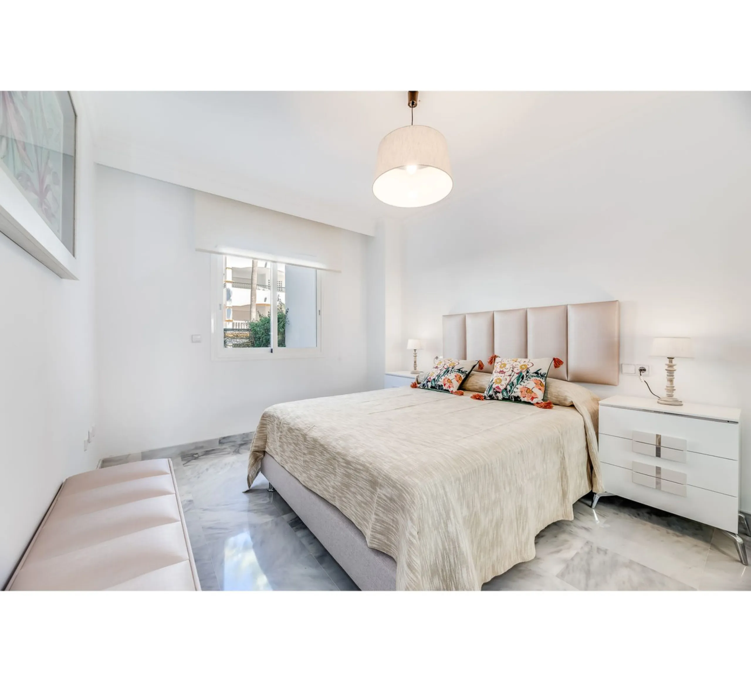 Apartment - Ground Floor Apartment в продаже в Marbella, Málaga. В доме 2 спален и 2 ванных комнат. Площадь дома 90 м²