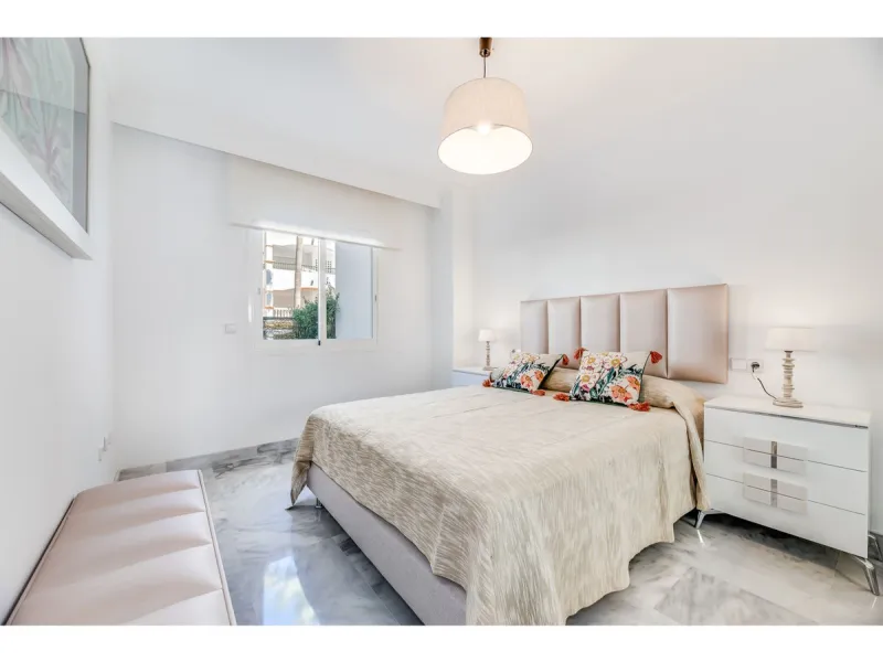 Apartment - Ground Floor Apartment в продаже в Marbella, Málaga. В доме 2 спален и 2 ванных комнат. Площадь дома 90 м²