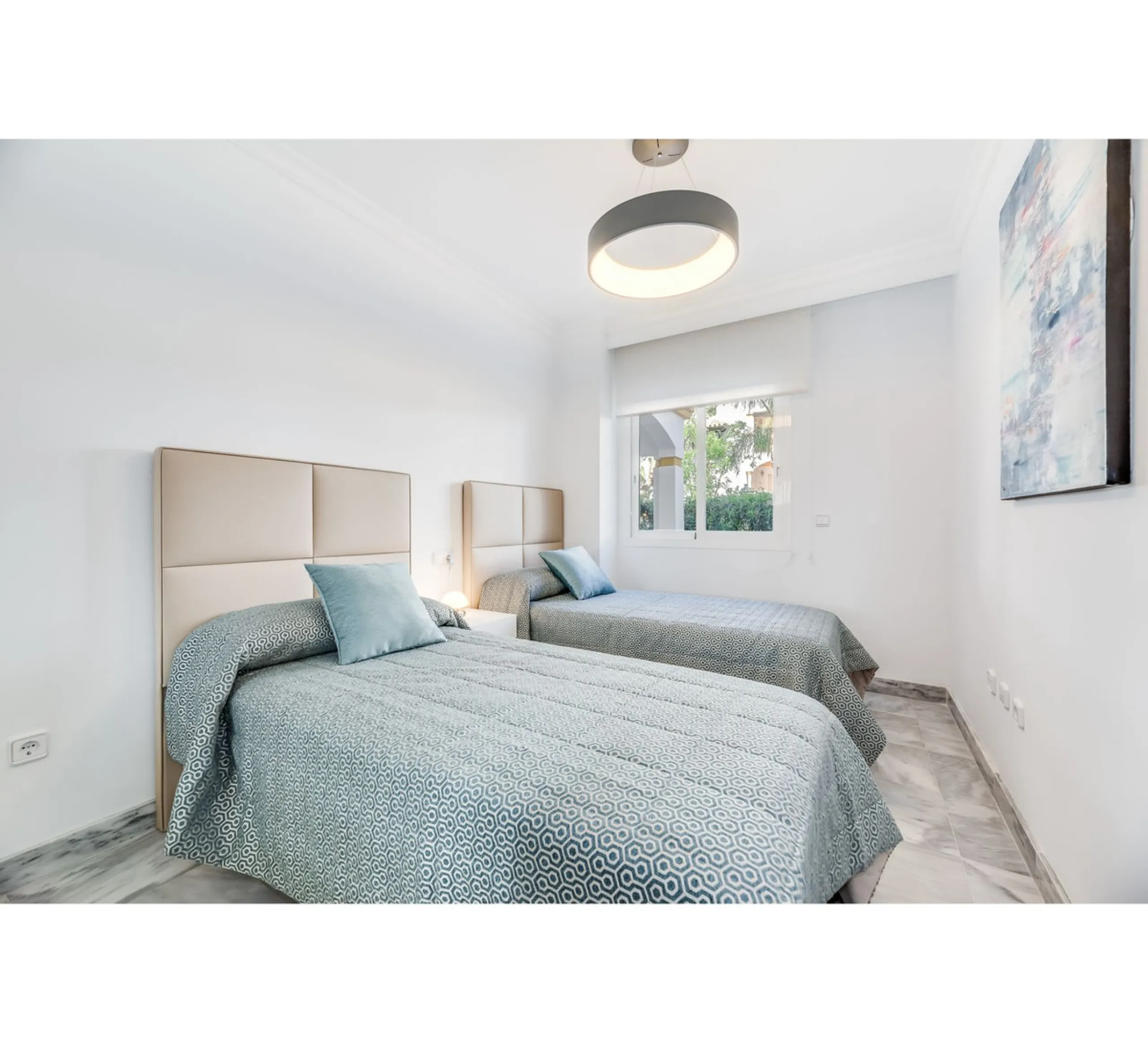 Apartment - Ground Floor Apartment в продаже в Marbella, Málaga. В доме 2 спален и 2 ванных комнат. Площадь дома 90 м²