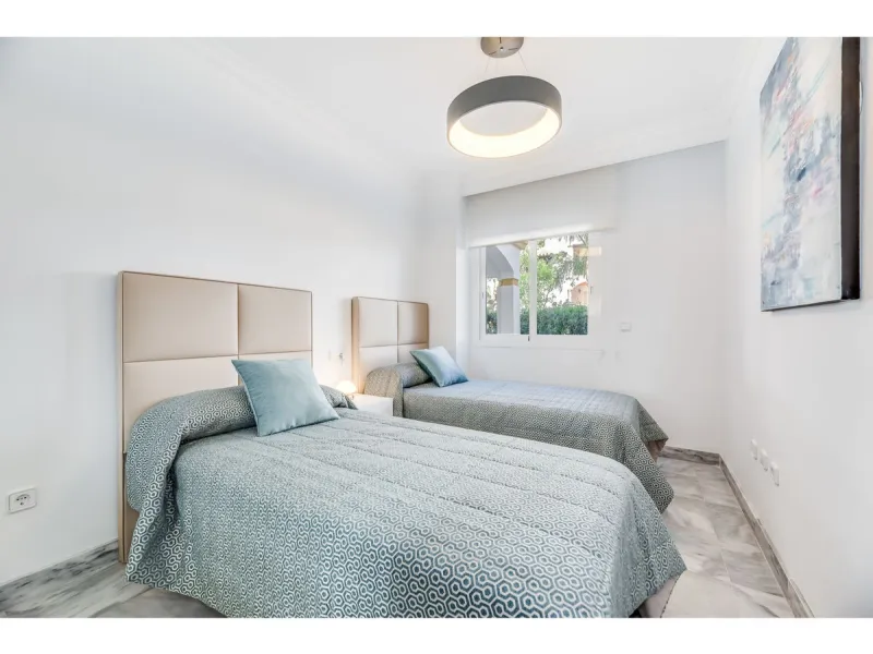 Apartment - Ground Floor Apartment в продаже в Marbella, Málaga. В доме 2 спален и 2 ванных комнат. Площадь дома 90 м²