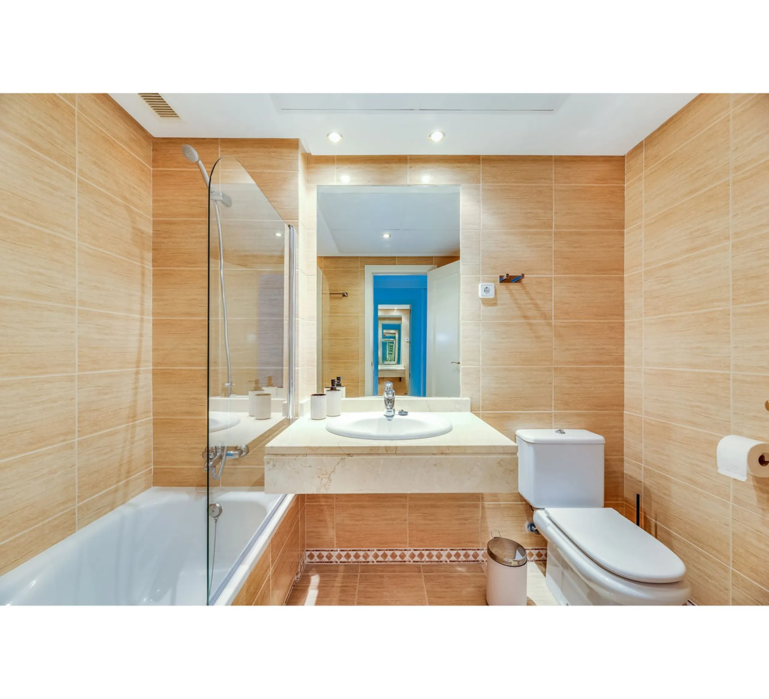 Apartment - Ground Floor Apartment в продаже в Marbella, Málaga. В доме 2 спален и 2 ванных комнат. Площадь дома 90 м²