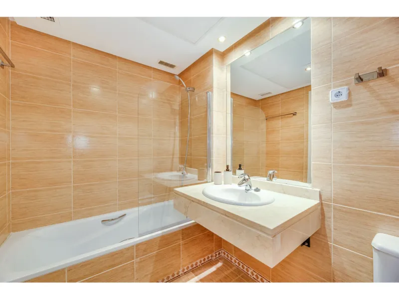 Apartment - Ground Floor Apartment в продаже в Marbella, Málaga. В доме 2 спален и 2 ванных комнат. Площадь дома 90 м²