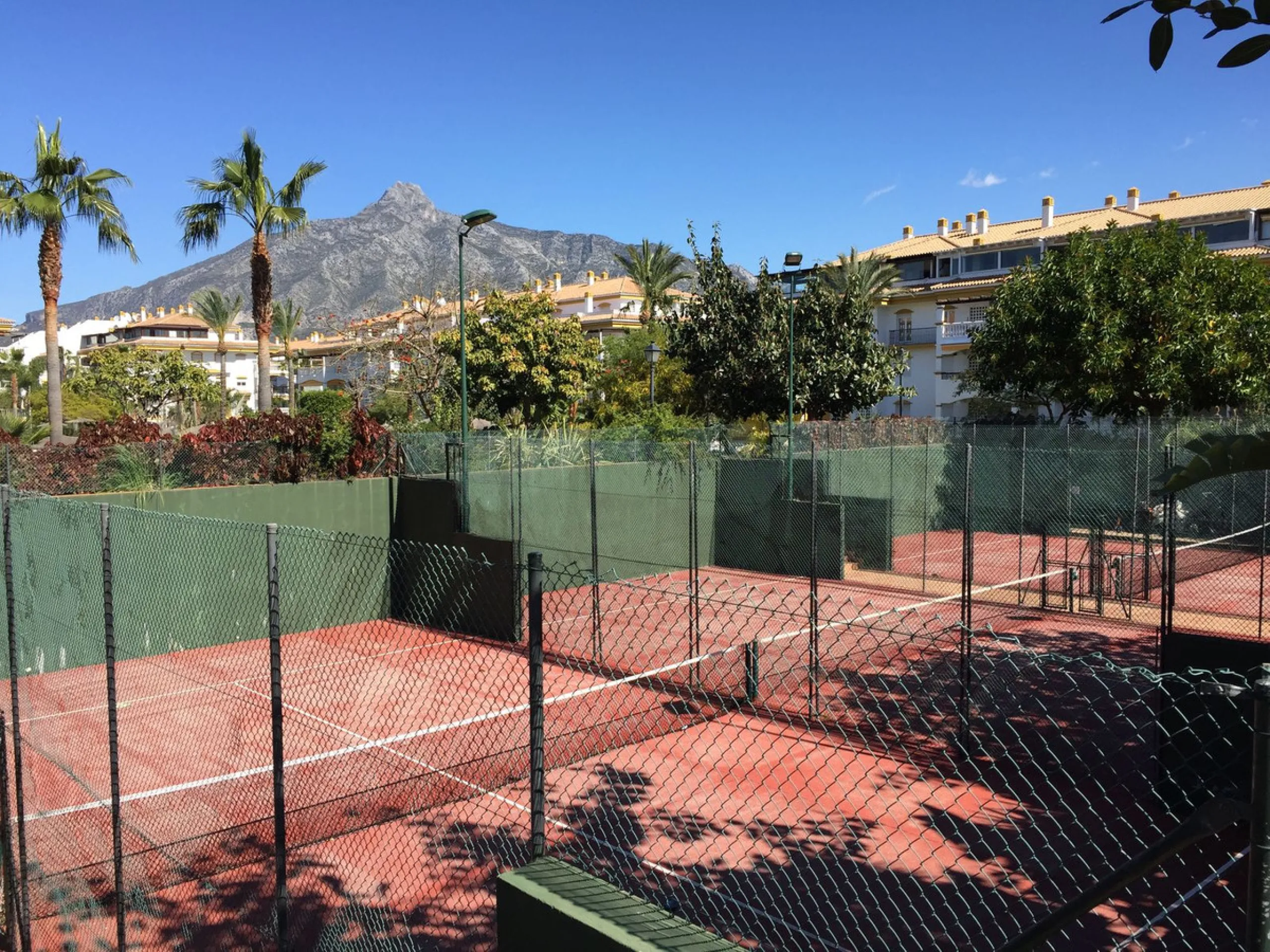 Apartment - Ground Floor Apartment в продаже в Marbella, Málaga. В доме 2 спален и 2 ванных комнат. Площадь дома 90 м²