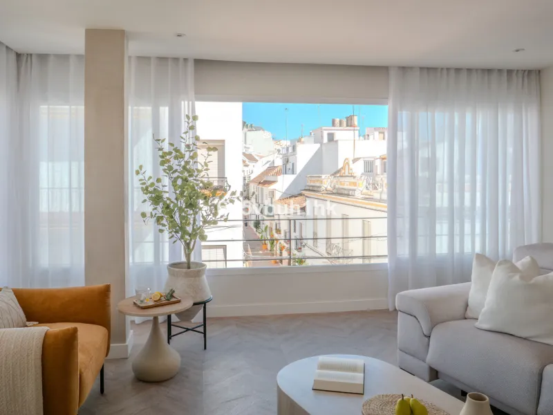 There is something very easy about this apartment. It sits on a bright corner in Estepona's historic centre, next to a plaza, with the life of the town just outside and the beach only a short walk away.