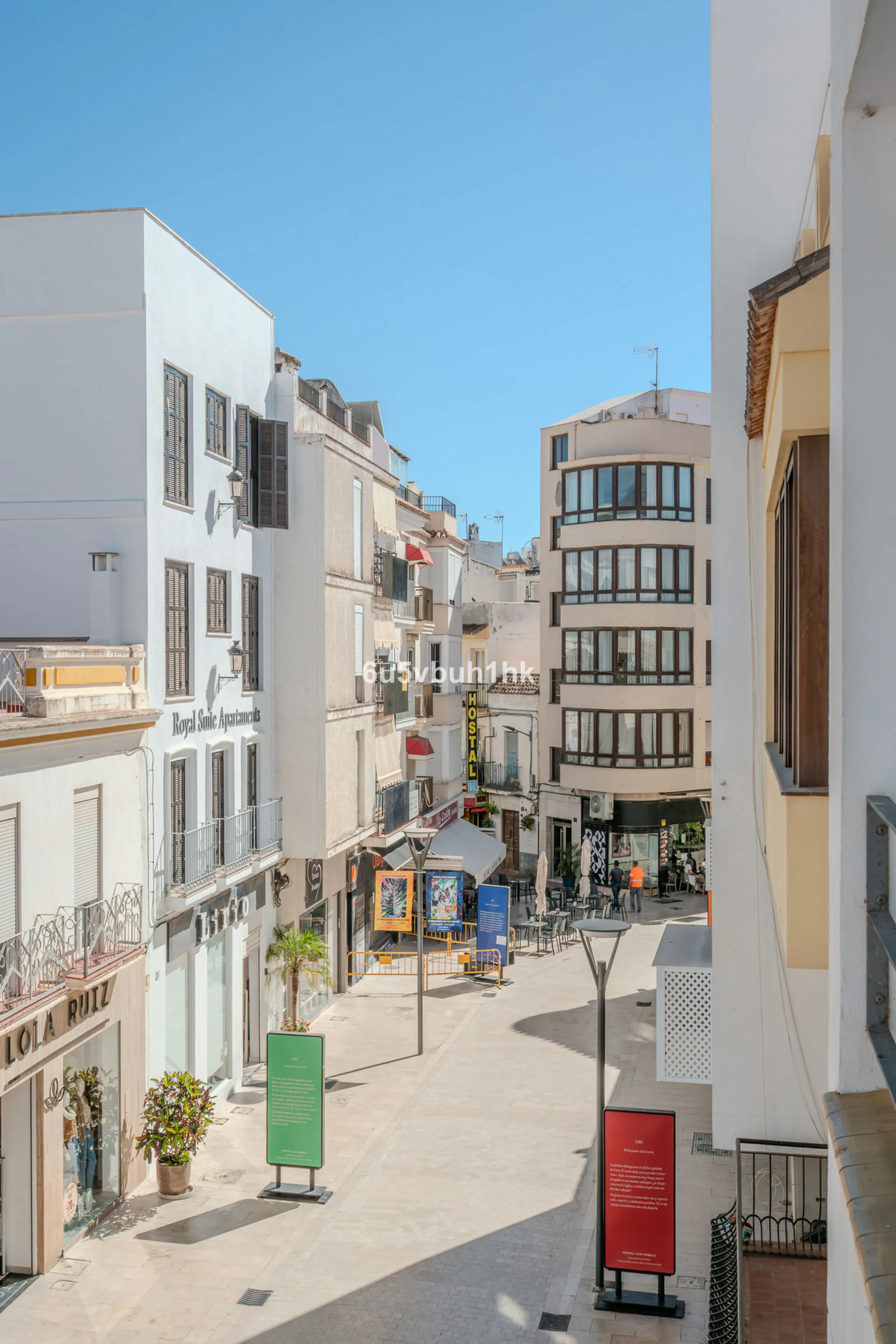 There is something very easy about this apartment. It sits on a bright corner in Estepona's historic centre, next to a plaza, with the life of the town just outside and the beach only a short walk away.