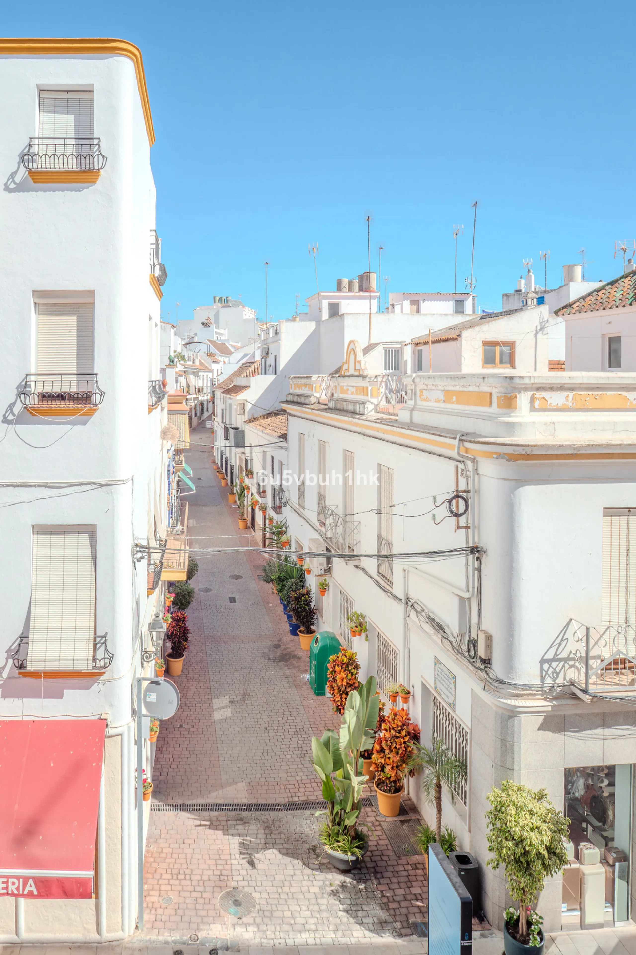 There is something very easy about this apartment. It sits on a bright corner in Estepona's historic centre, next to a plaza, with the life of the town just outside and the beach only a short walk away.