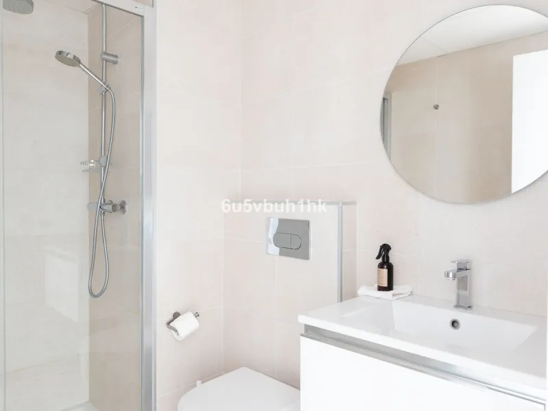 This bright and cozy 3-bedroom townhouse is located on a peaceful cul-de-sac, just a short walk from the beach. Amenities and the famous Avenida de las Palmeras with its lovely restaurants are less than a 10-minute walk away.
