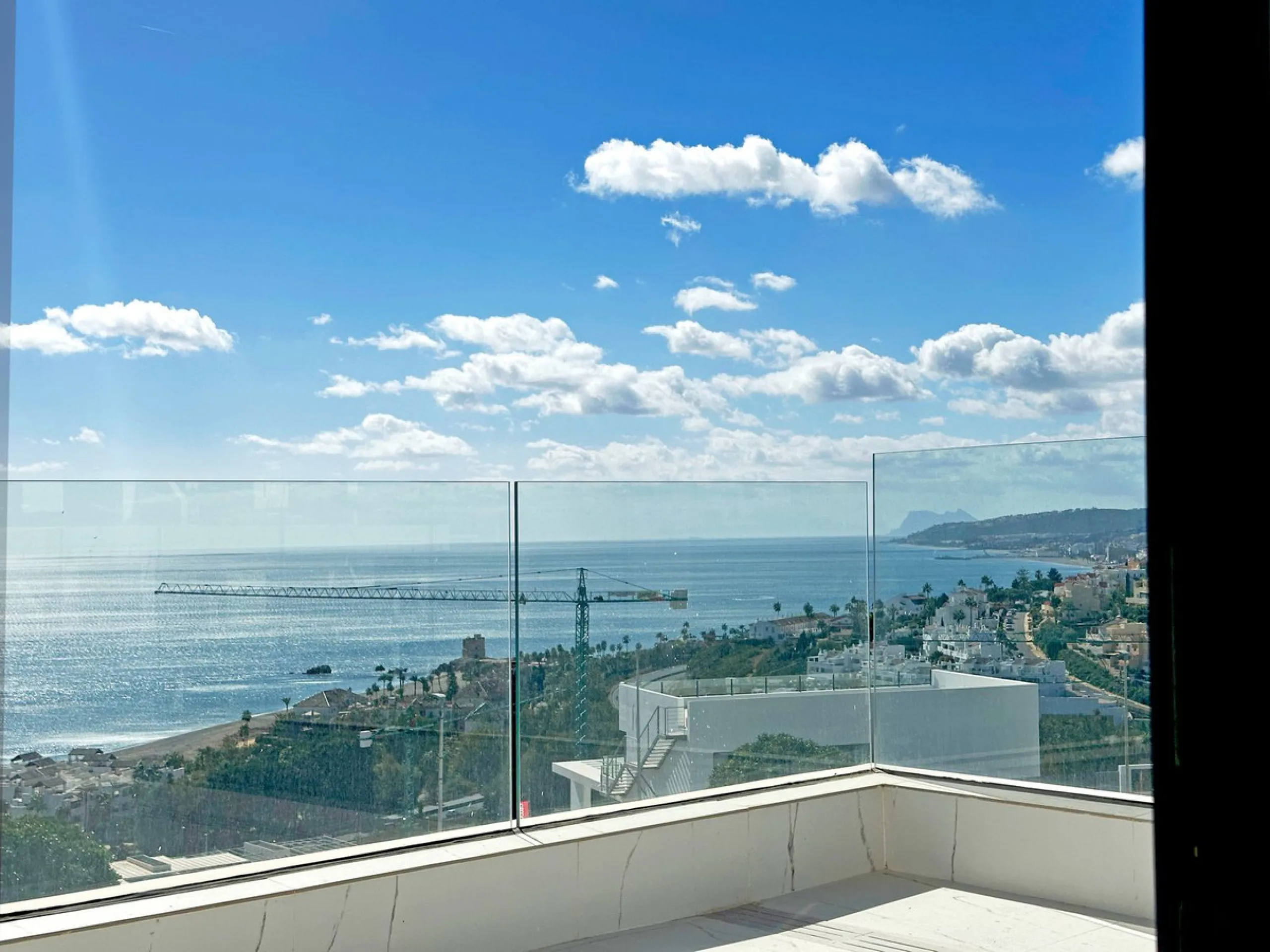 Discover this exclusive new-build penthouse located in the prestigious Azata Delmare residential complex in Casares Costa, one of the most sought-after areas on the Costa del Sol.