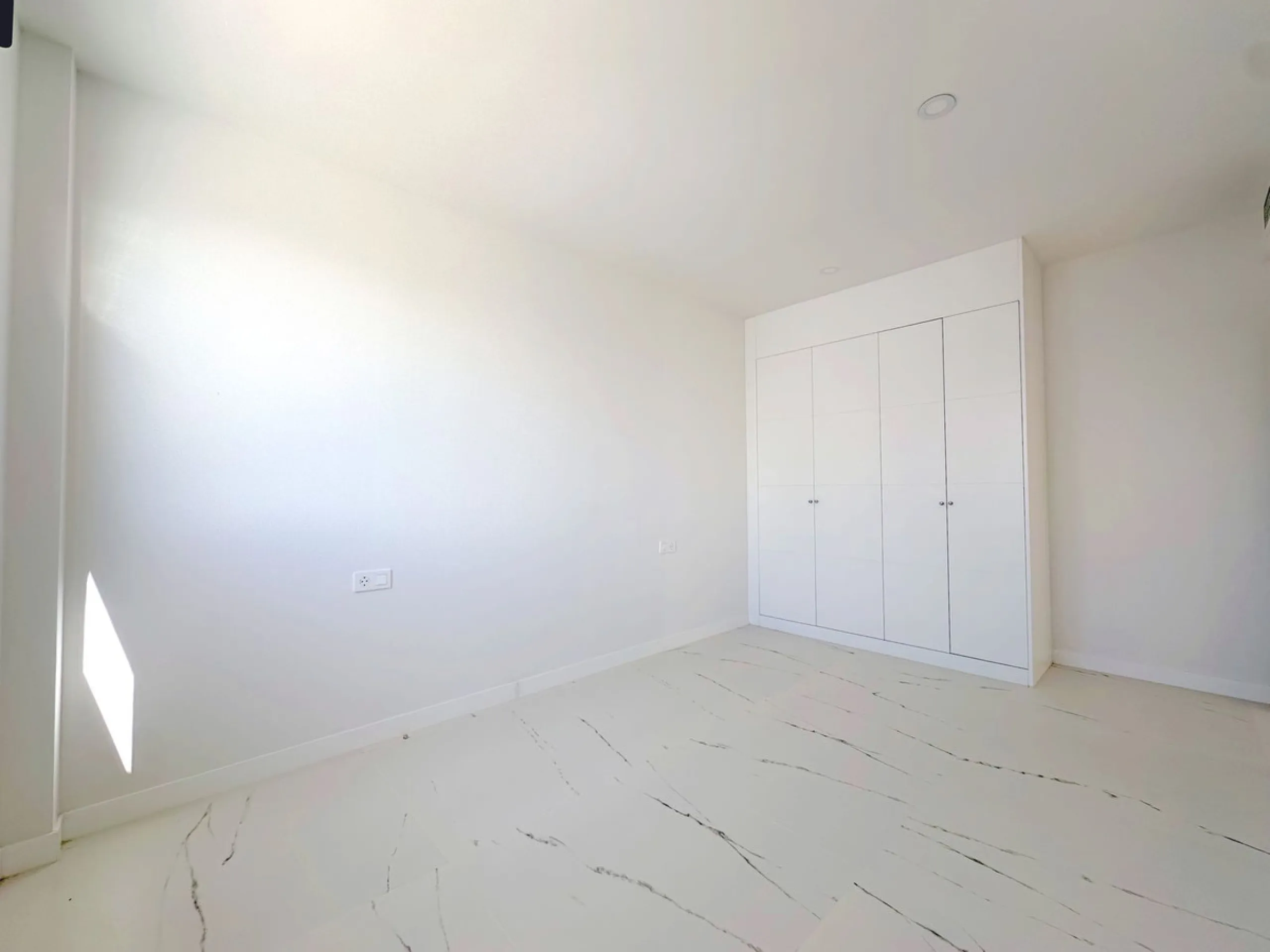 Discover this exclusive new-build penthouse located in the prestigious Azata Delmare residential complex in Casares Costa, one of the most sought-after areas on the Costa del Sol.