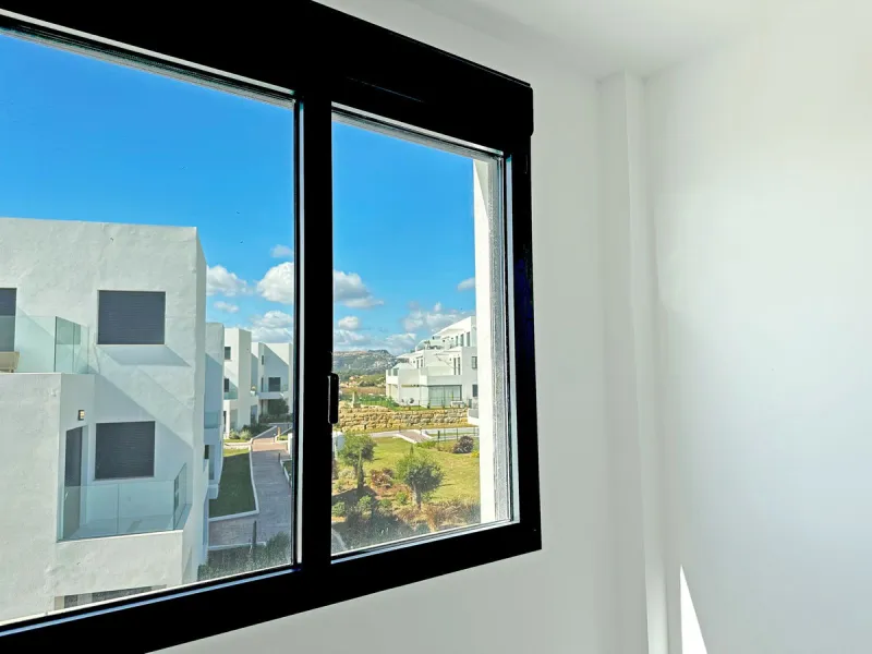 Discover this exclusive new-build penthouse located in the prestigious Azata Delmare residential complex in Casares Costa, one of the most sought-after areas on the Costa del Sol.