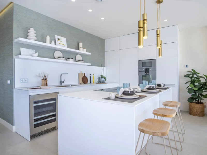 *** Spectacular Luxury Detached Villa on The New Golden Mile, Estepona *** Corner: Maximum Privacy *** 5 Bedrooms and 4 Bathrooms *** Spacious Terraces *** Private Garden with Jacuzzi and Swimming Pool *** BAsement with Windows and Bathroom *** Beachfront
