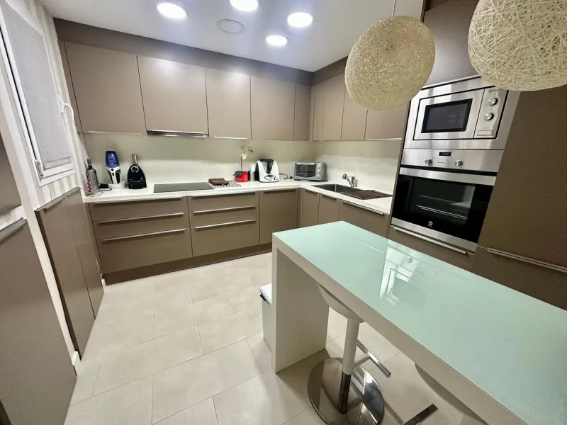 Exclusive Ground Floor Apartment in Playas del Duque, Puerto Banús – Beachfront Location
