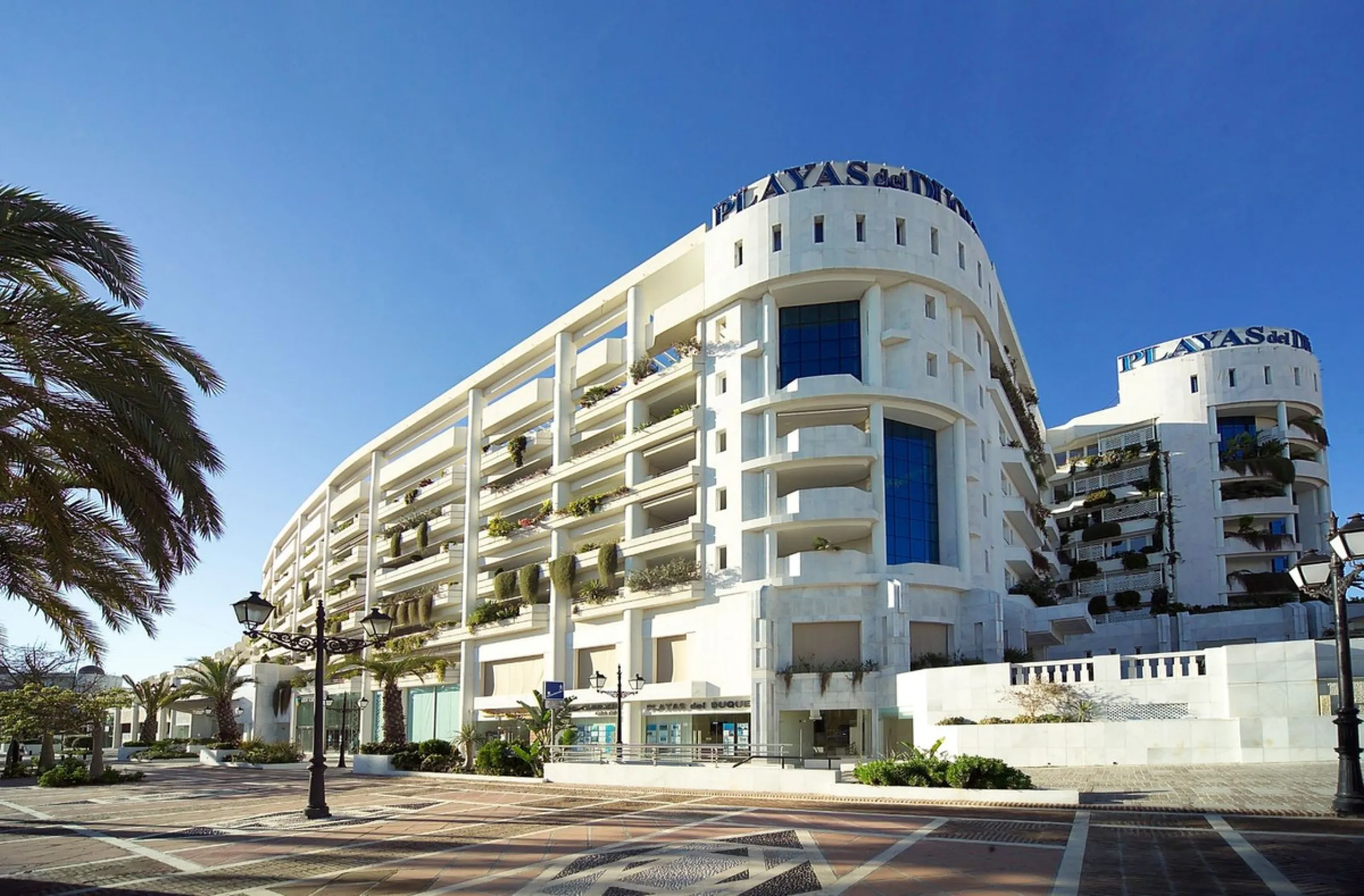 Exclusive Ground Floor Apartment in Playas del Duque, Puerto Banús – Beachfront Location